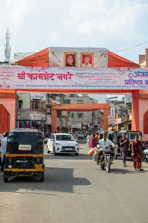Hometown वापस आ गए, पर पुराने दोस्त अब नहीं हैं? नई दोस्ती कैसे बनाएं