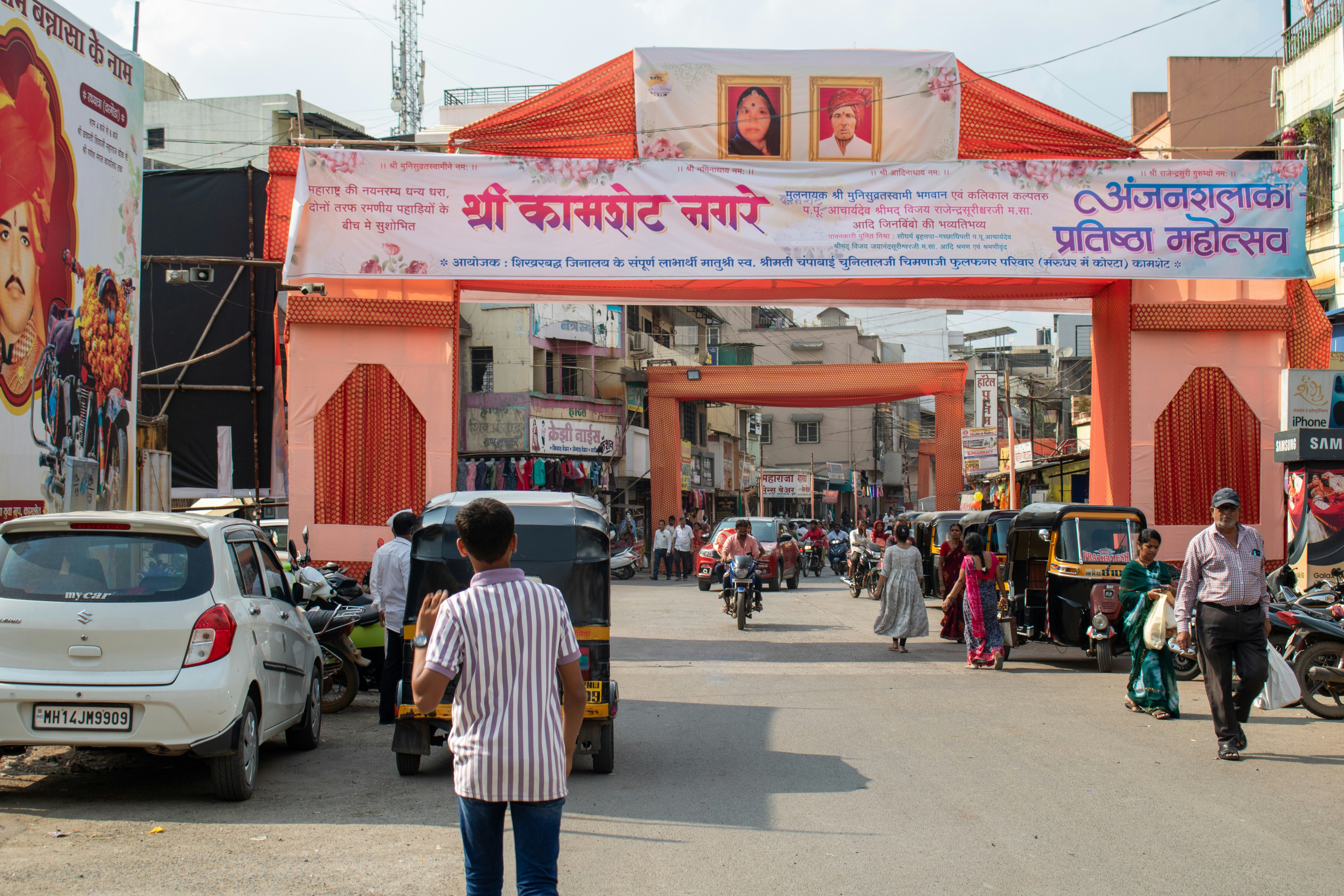 अन्नामलाई की एक प्रोफेशनल तस्वीर, जिसमें वह जनता को संबोधित करते हुए दिख रहे हैं