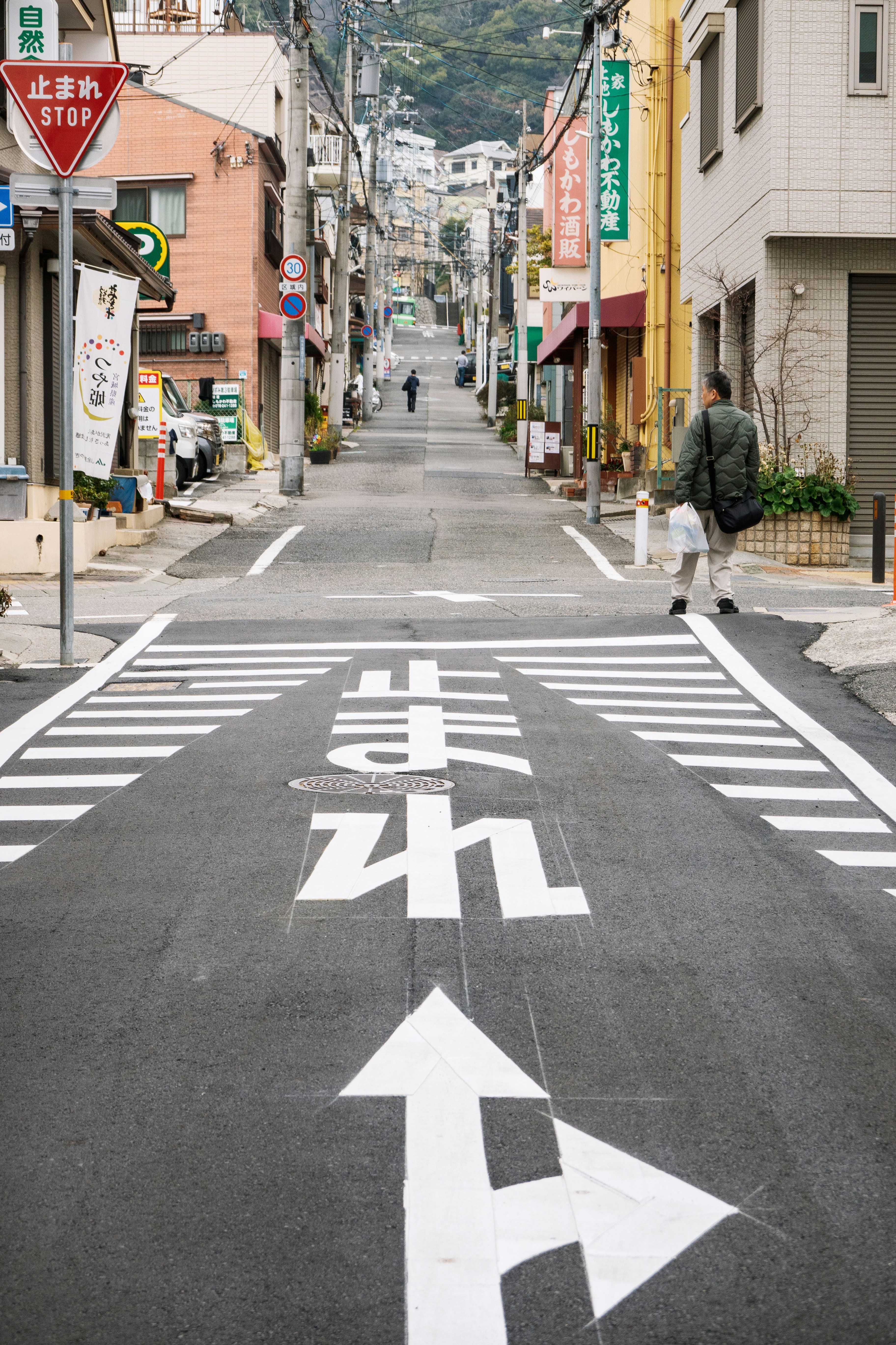 A street with a cross painted on the road photo – Free City