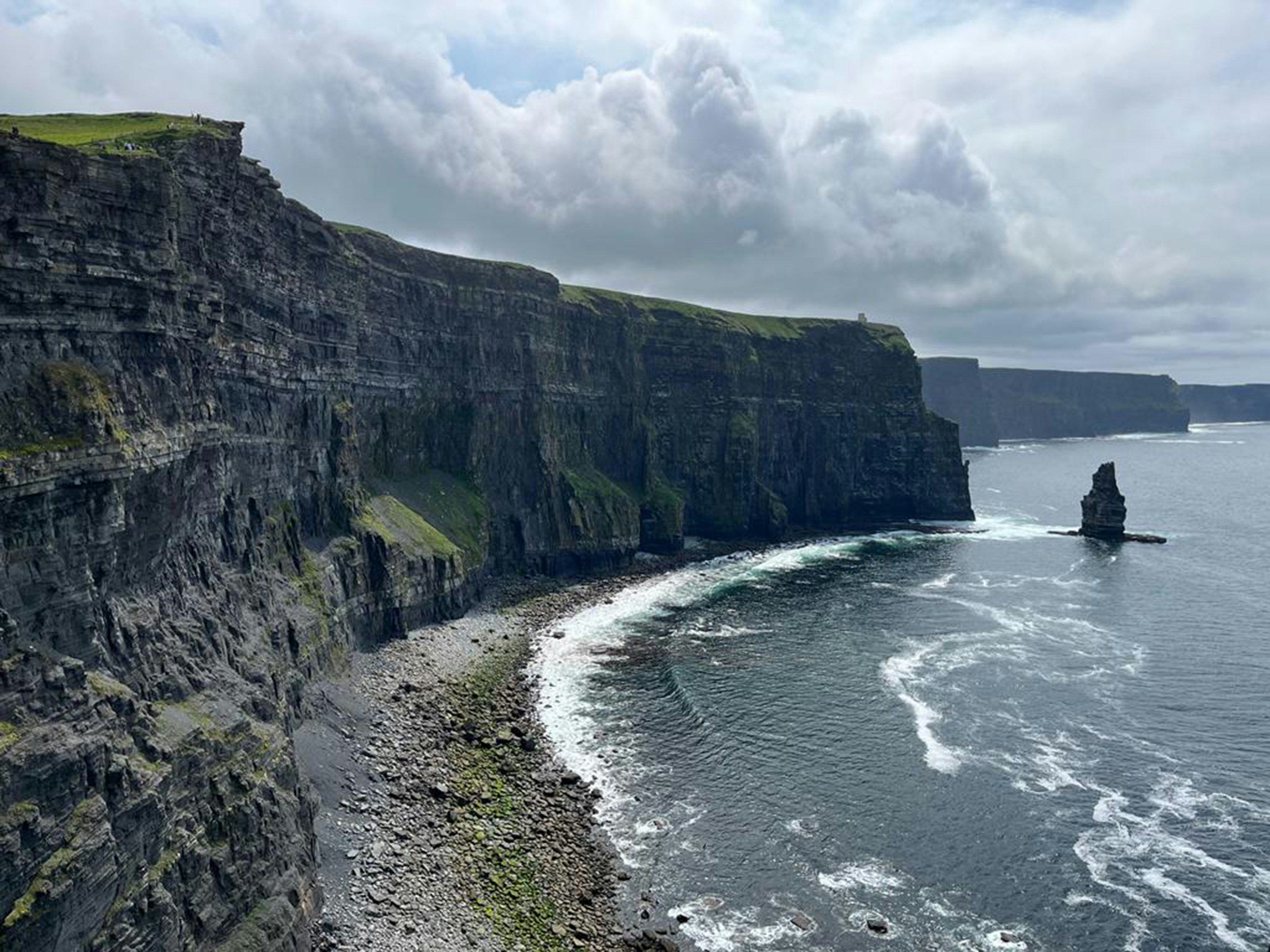 Stay online in the Ireland with a prepaid eSIM from eSIMlii. Instant activation, no roaming charges, and reliable coverage.