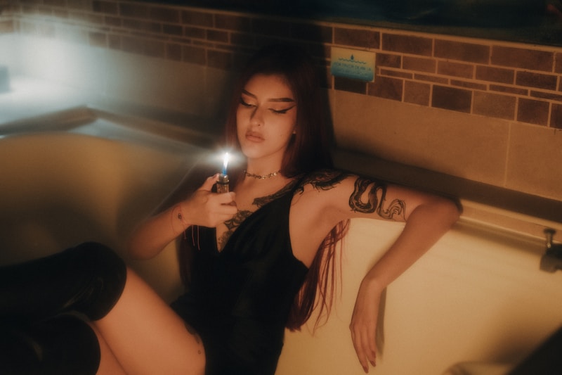 Sugar Baby thư giãn trong bồn tắm