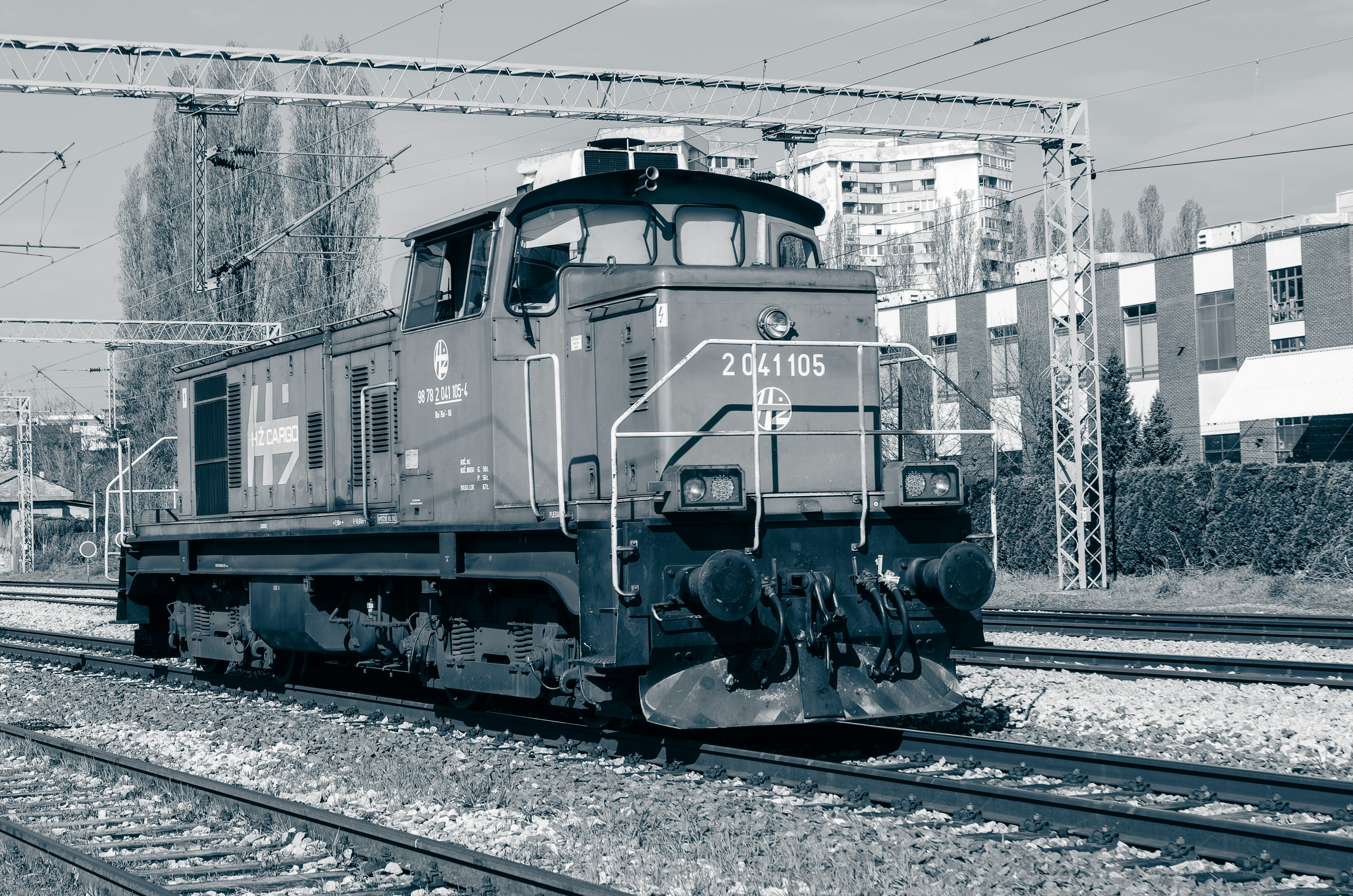 A black and white photo of a train on the tracks