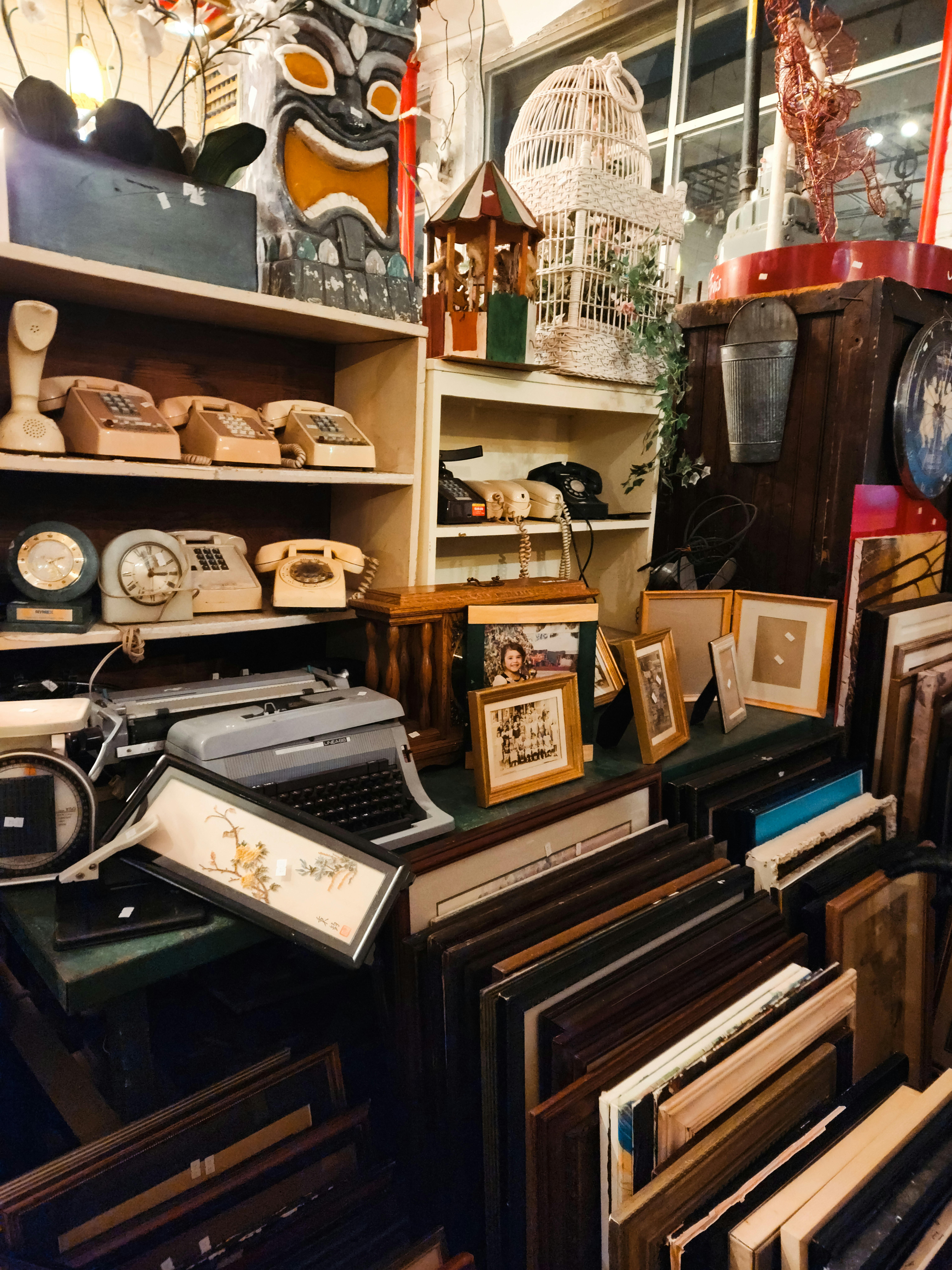 A room filled with lots of different types of items