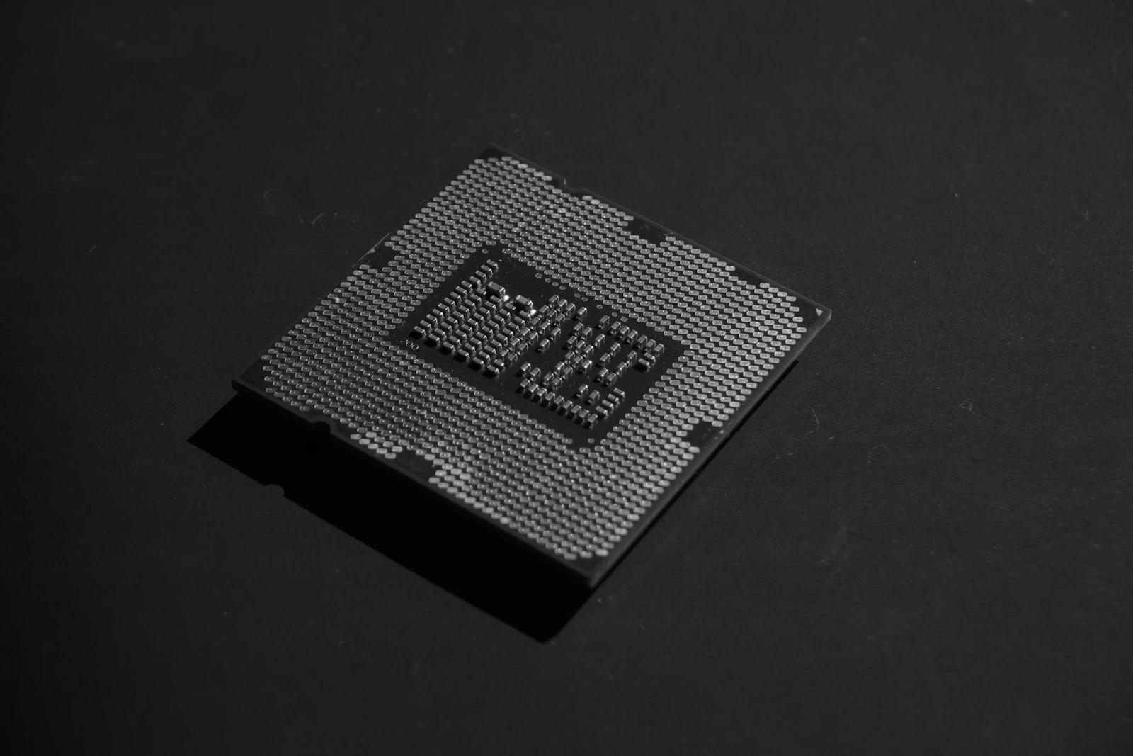 Chip semiconductor y componentes electrónicos de precisión