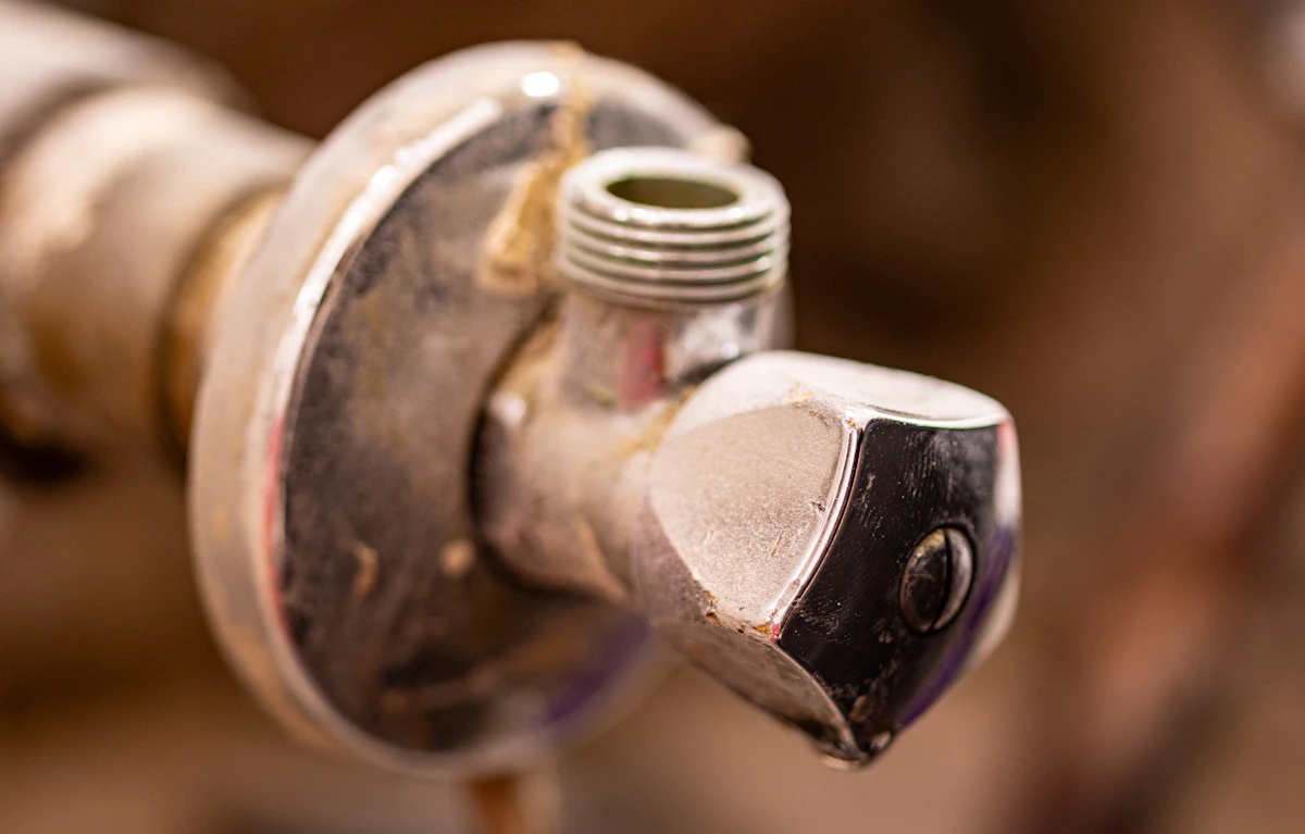 5 Overdue-Invoice Automations for Plumbing Teams in 2026