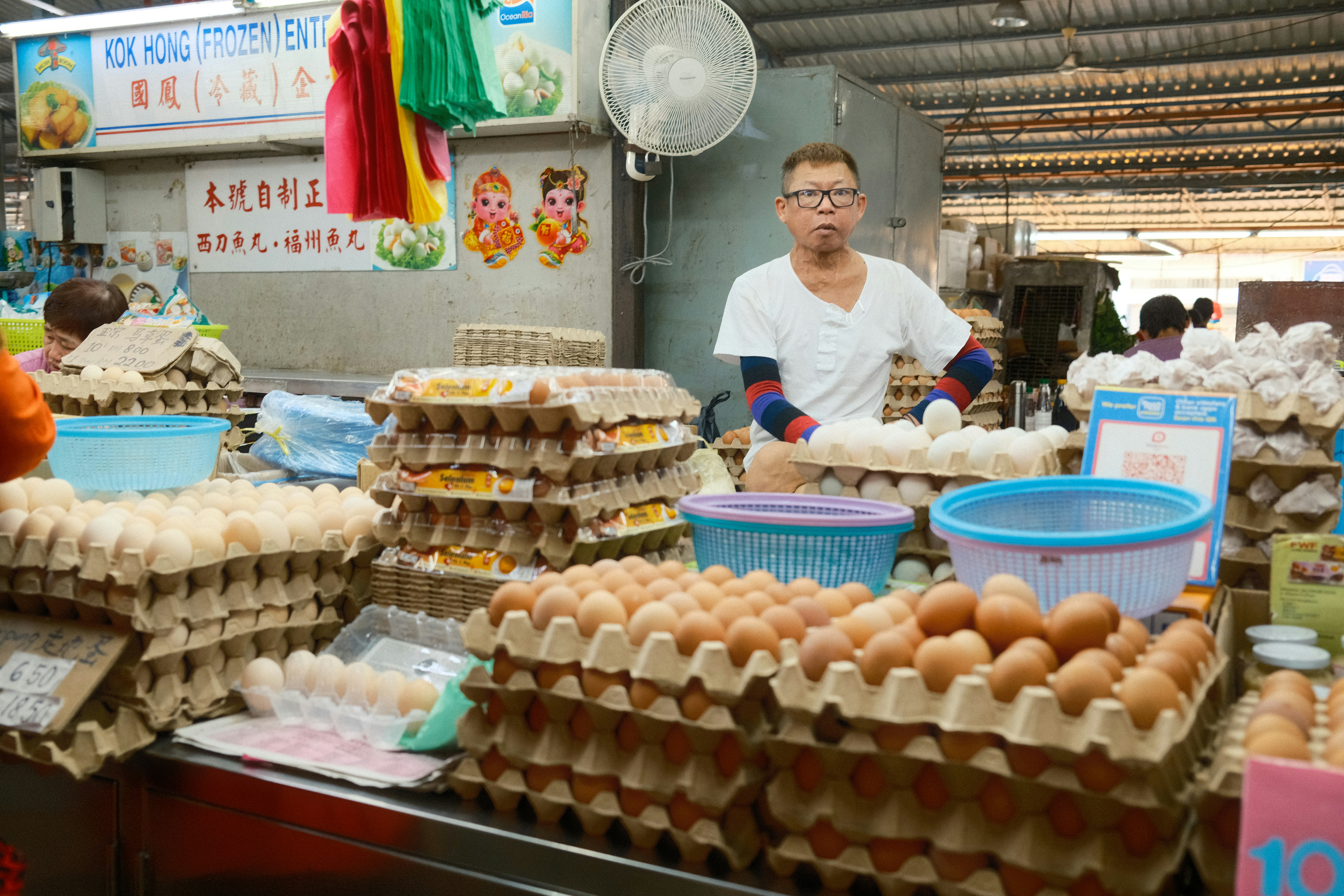 vibrant street market stalls, wallpaper, Most Profitable Things to Sell at Festivals: Expert Vendor Guide 2