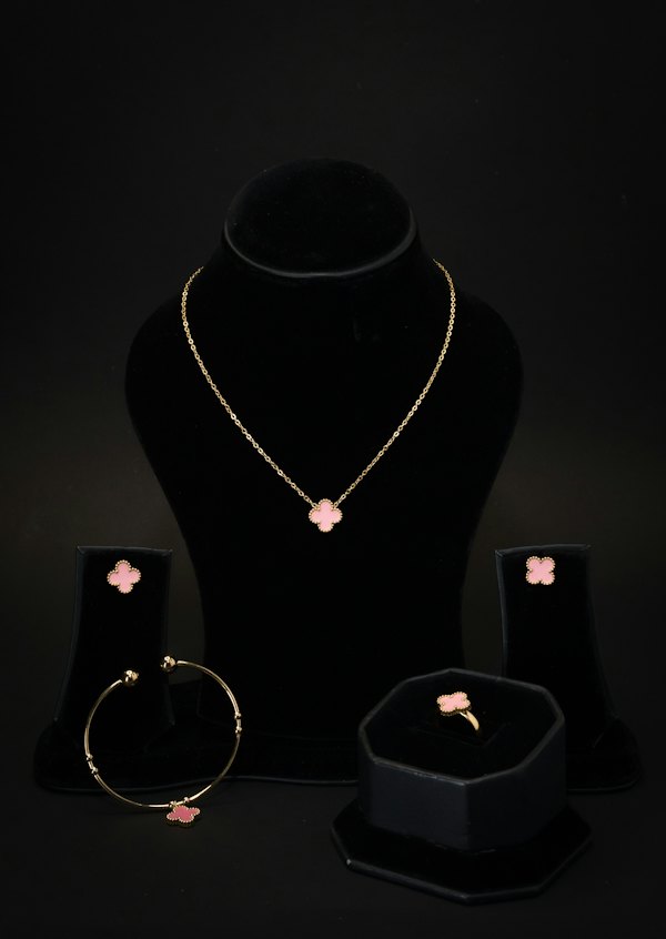 Necklaces & Pendants