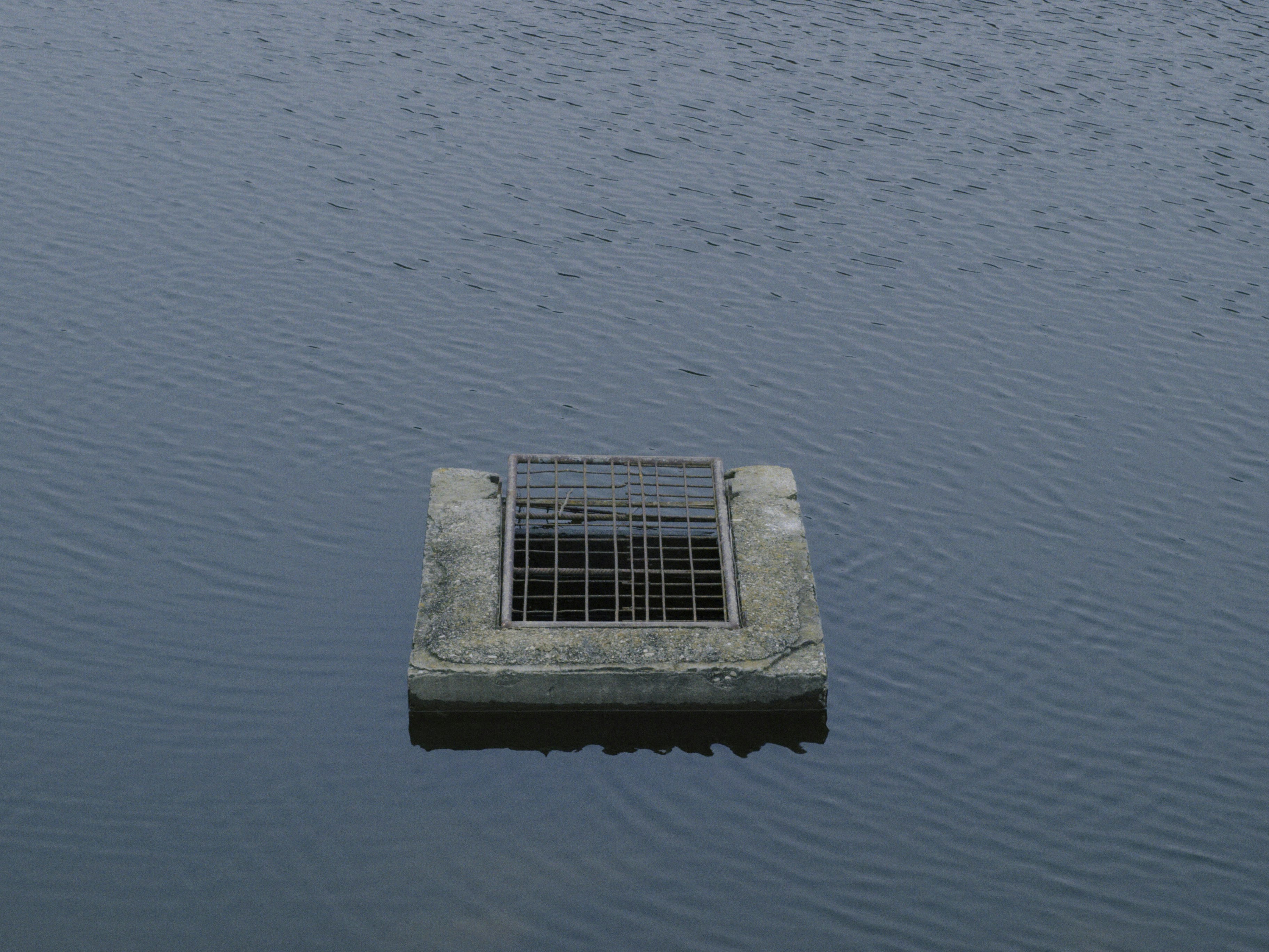 データセンターは電力だけでなく「水」も消費しているのか？ | ビットコインマイニングとの関係