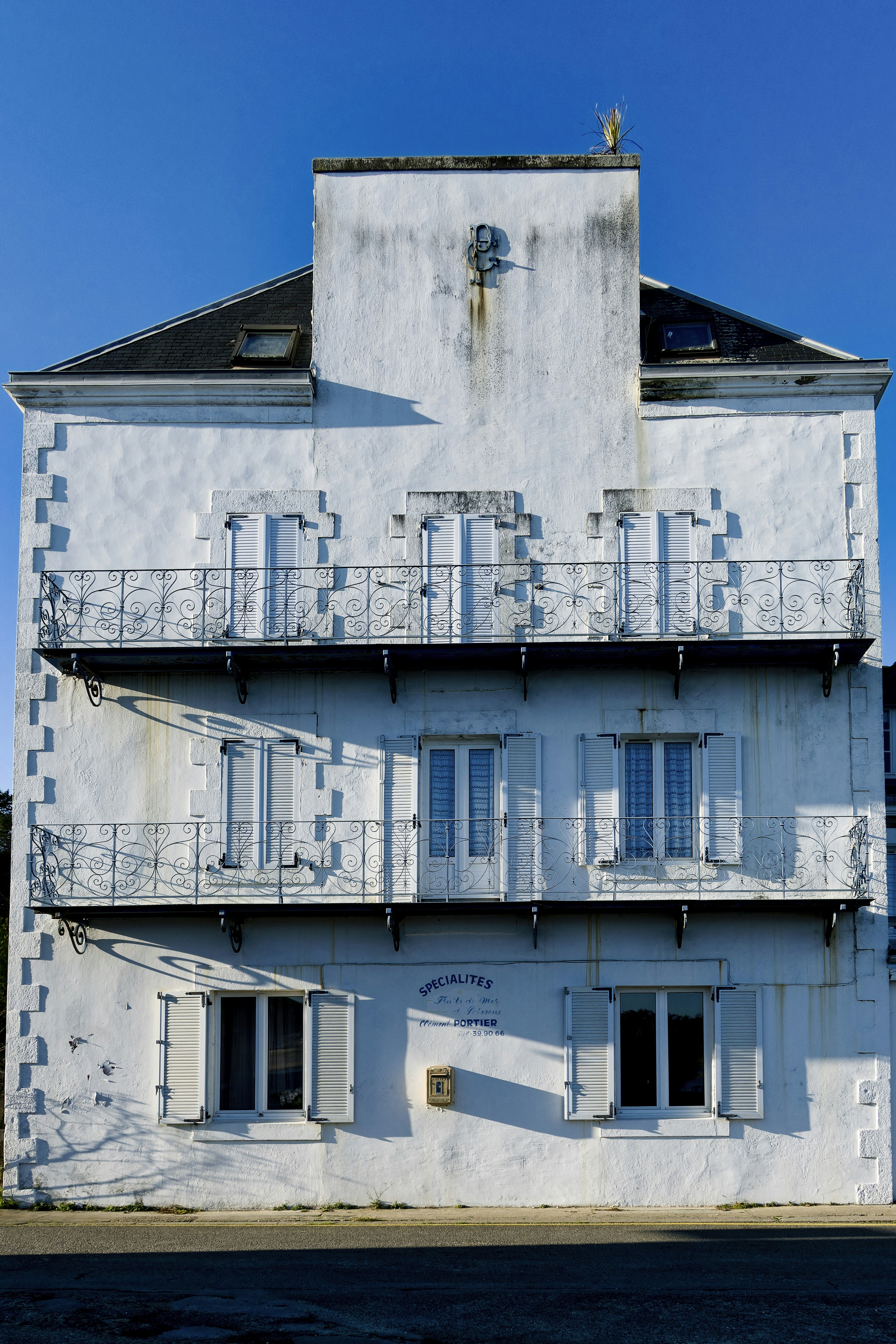 industrial balcony wallpaper, wallpaper, Unique Balcony Curtains: Industrial Style Ideas 3