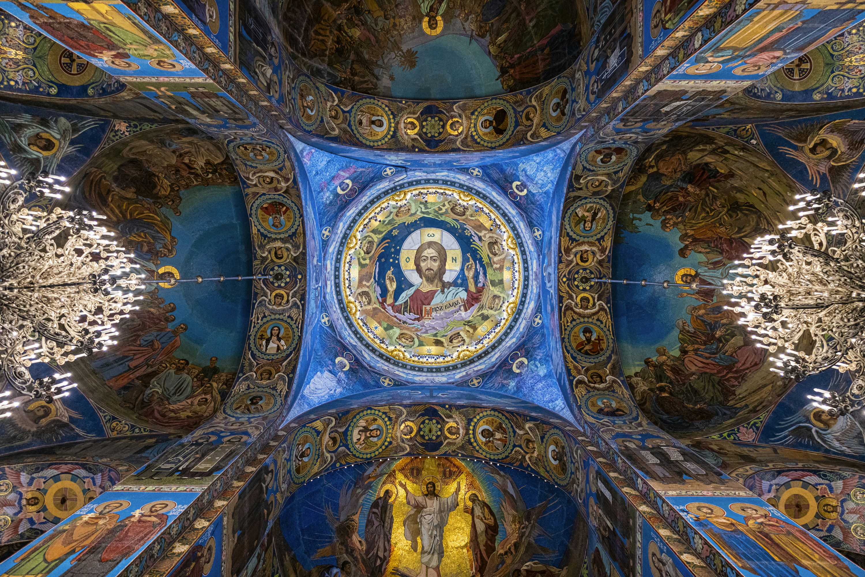 The ceiling of a church with a painting on it