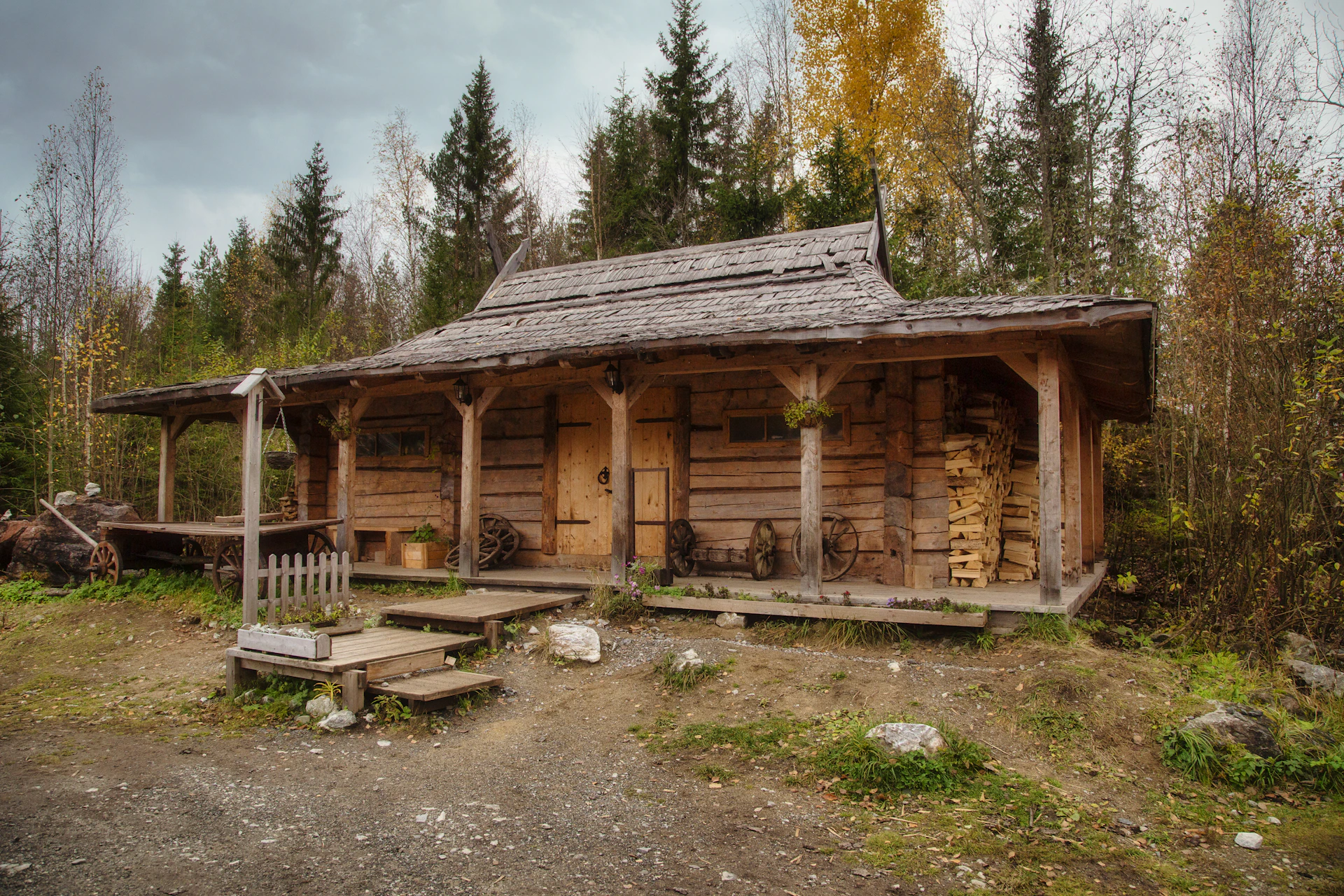 A log cabin in the middle of a forest