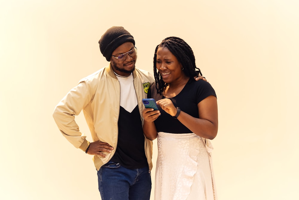 Personne travaillant sur des opportunités alternatives depuis son domicile