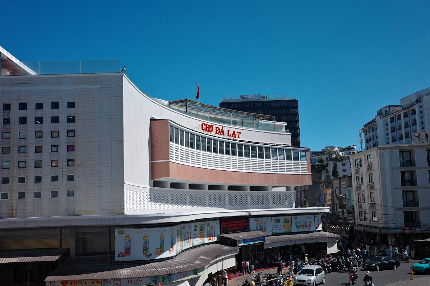 Mặt trước chợ Đà Lạt