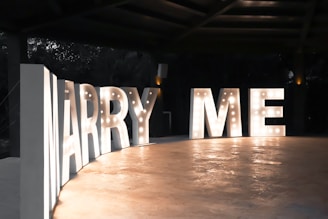 A sign that says marry me on it
