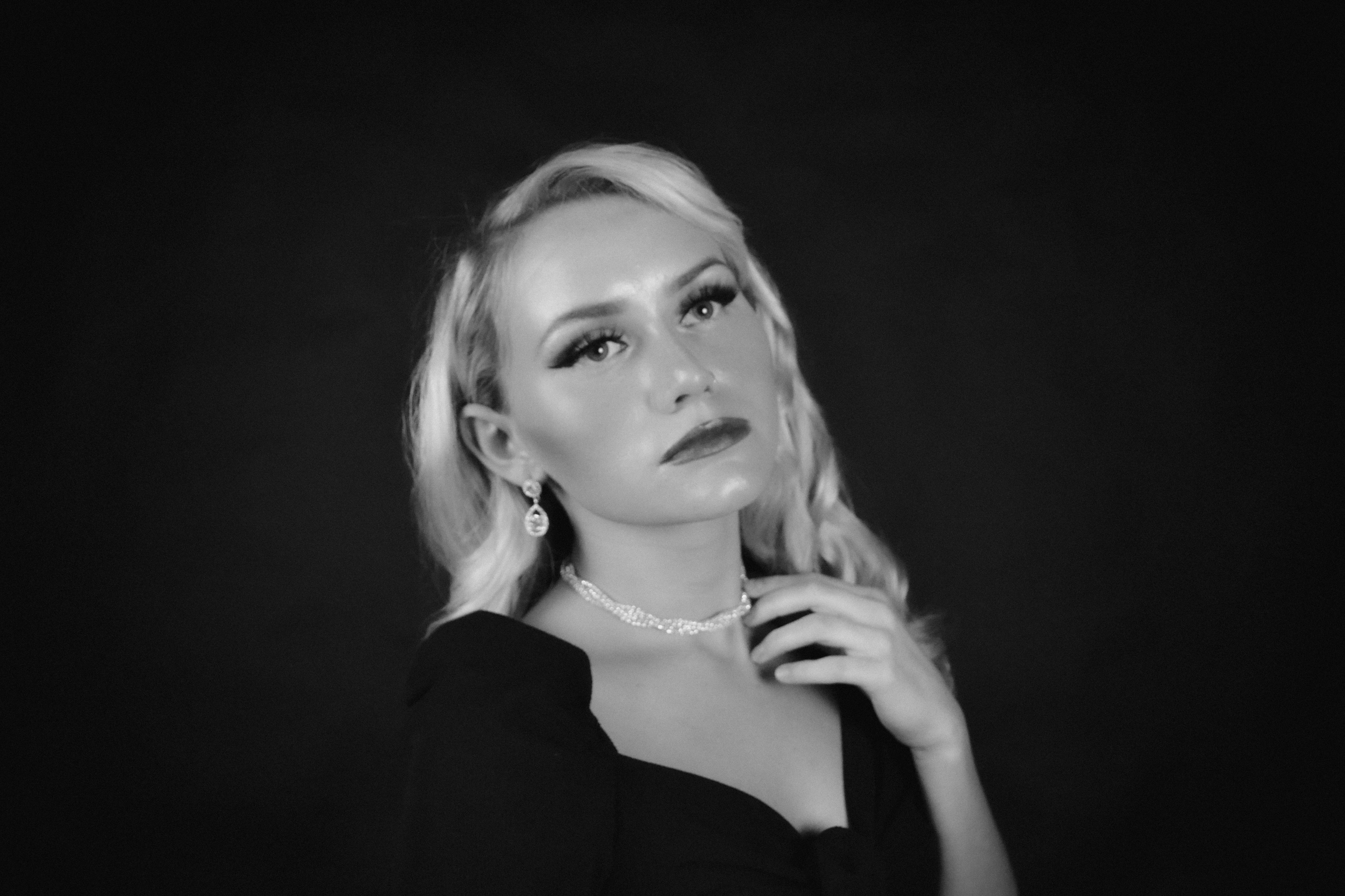 vintage portrait woman, wallpaper, Sejarah RA Kartini: Pahlawan Emansipasi Wanita 2