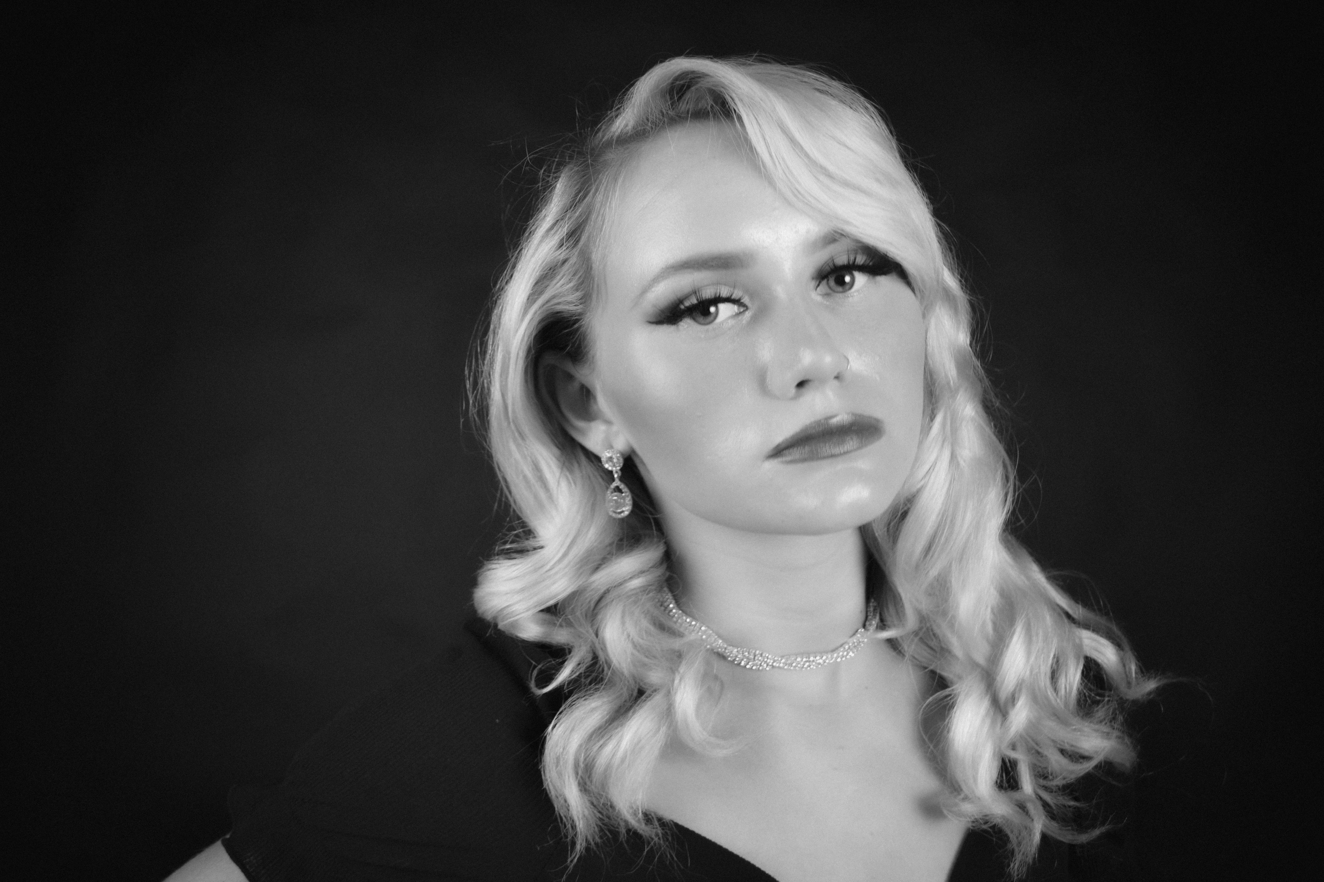 vintage portrait woman, wallpaper, Sejarah RA Kartini: Pahlawan Emansipasi Wanita 3