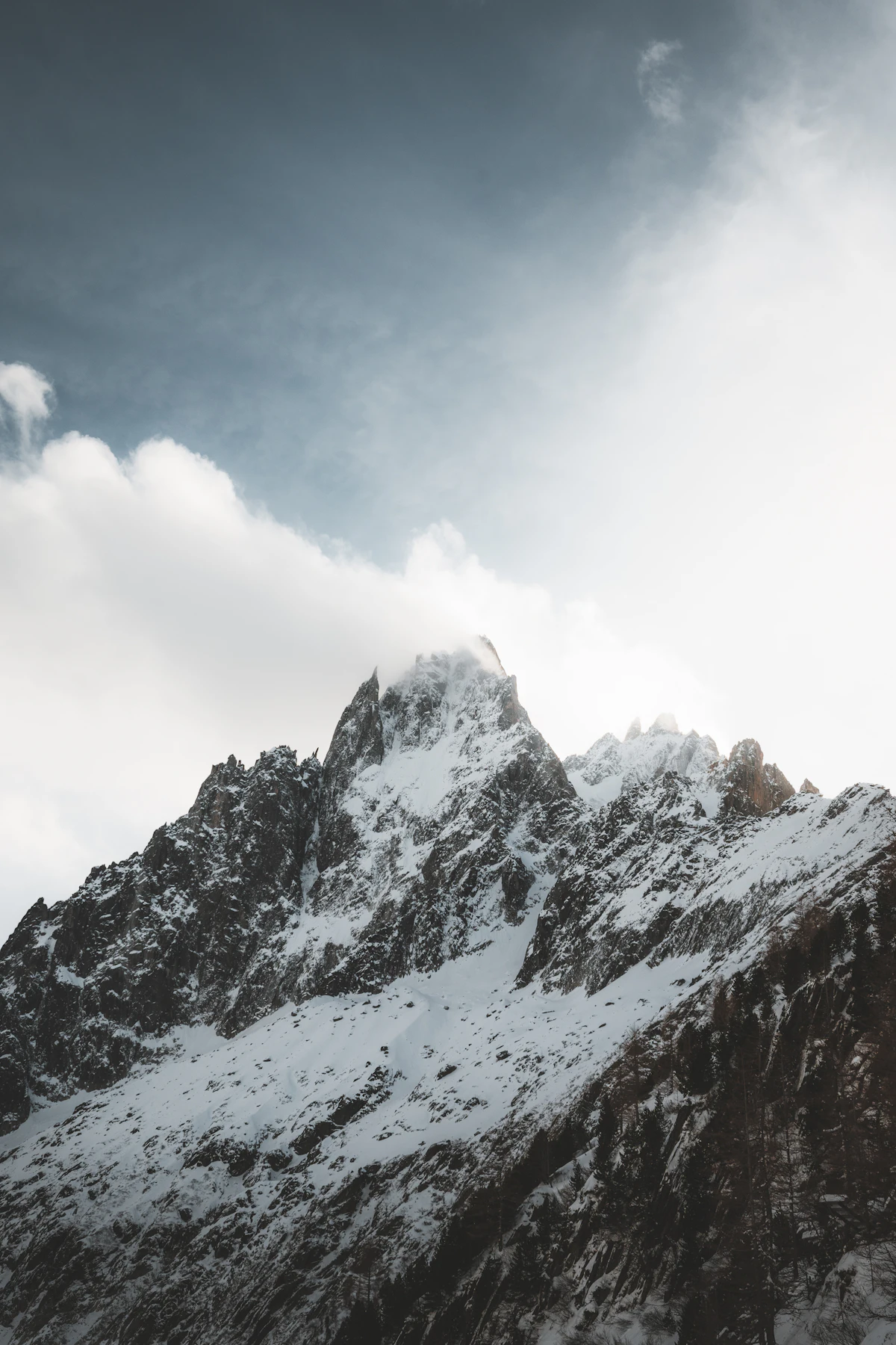 Montagne enneigée à Chamonix-Mont-Blanc