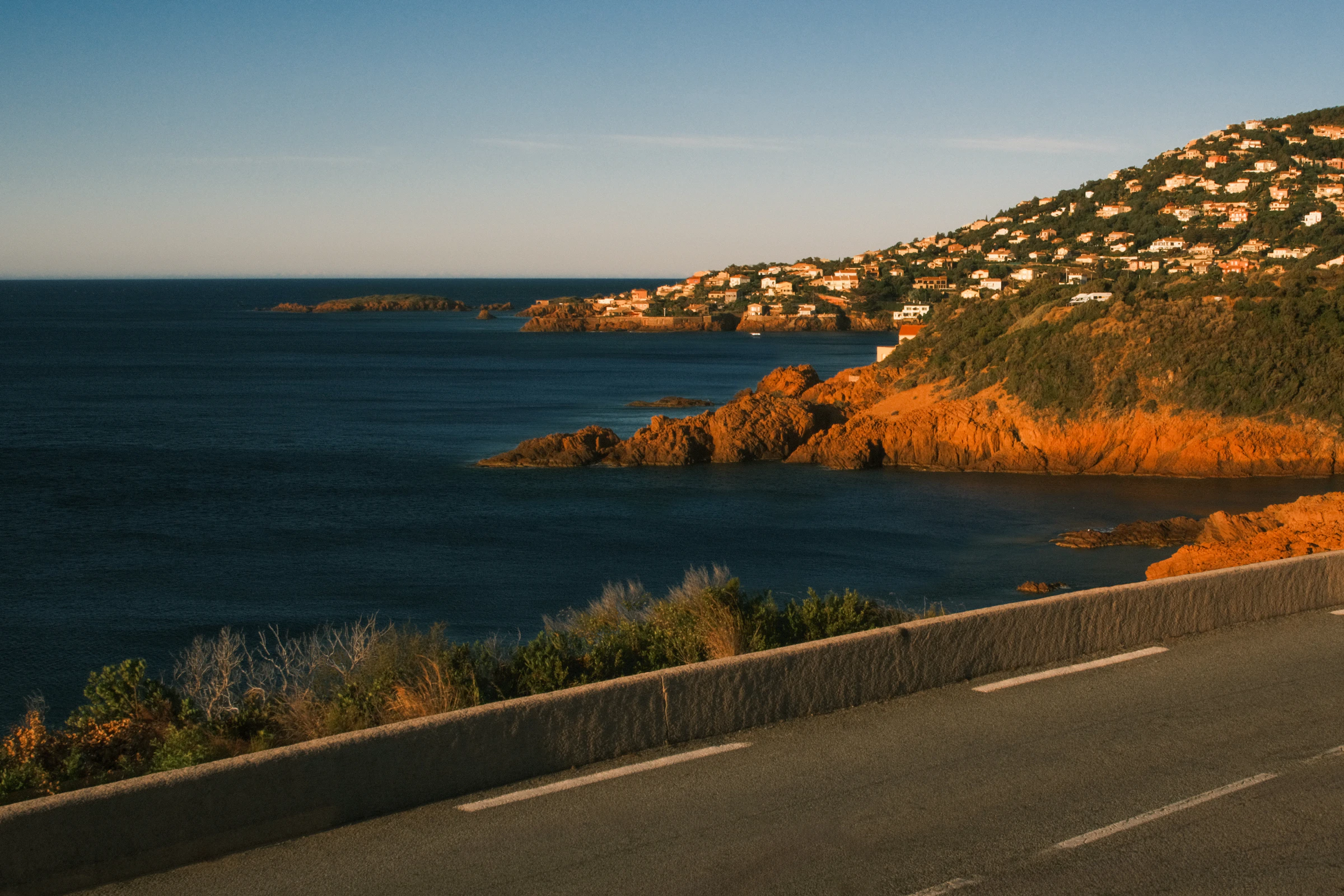 A car following the Corniche d’Or above the deep blue sea at Anthéor