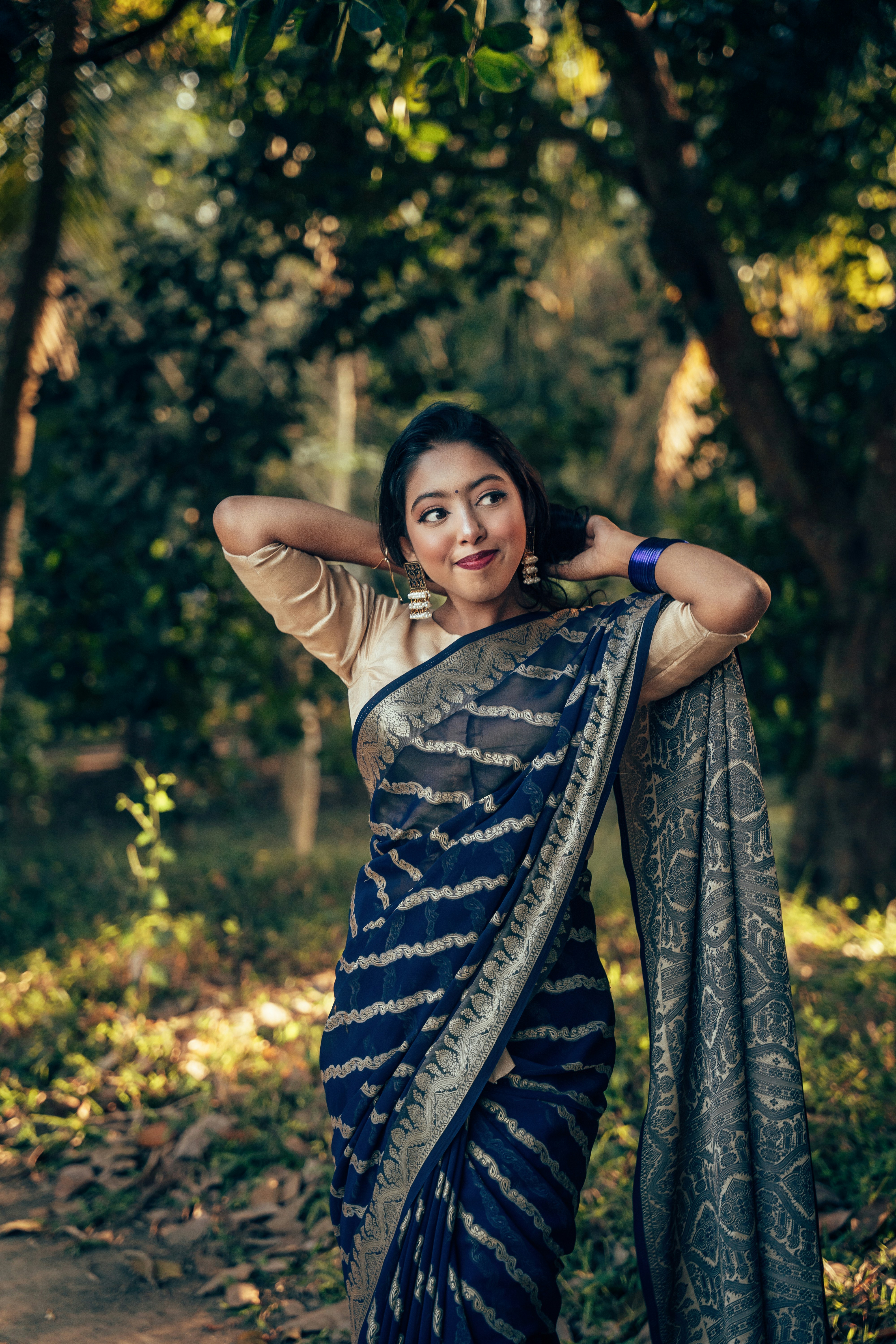 A woman in a sari posing for a picture photo – Free Woman Image on Unsplash