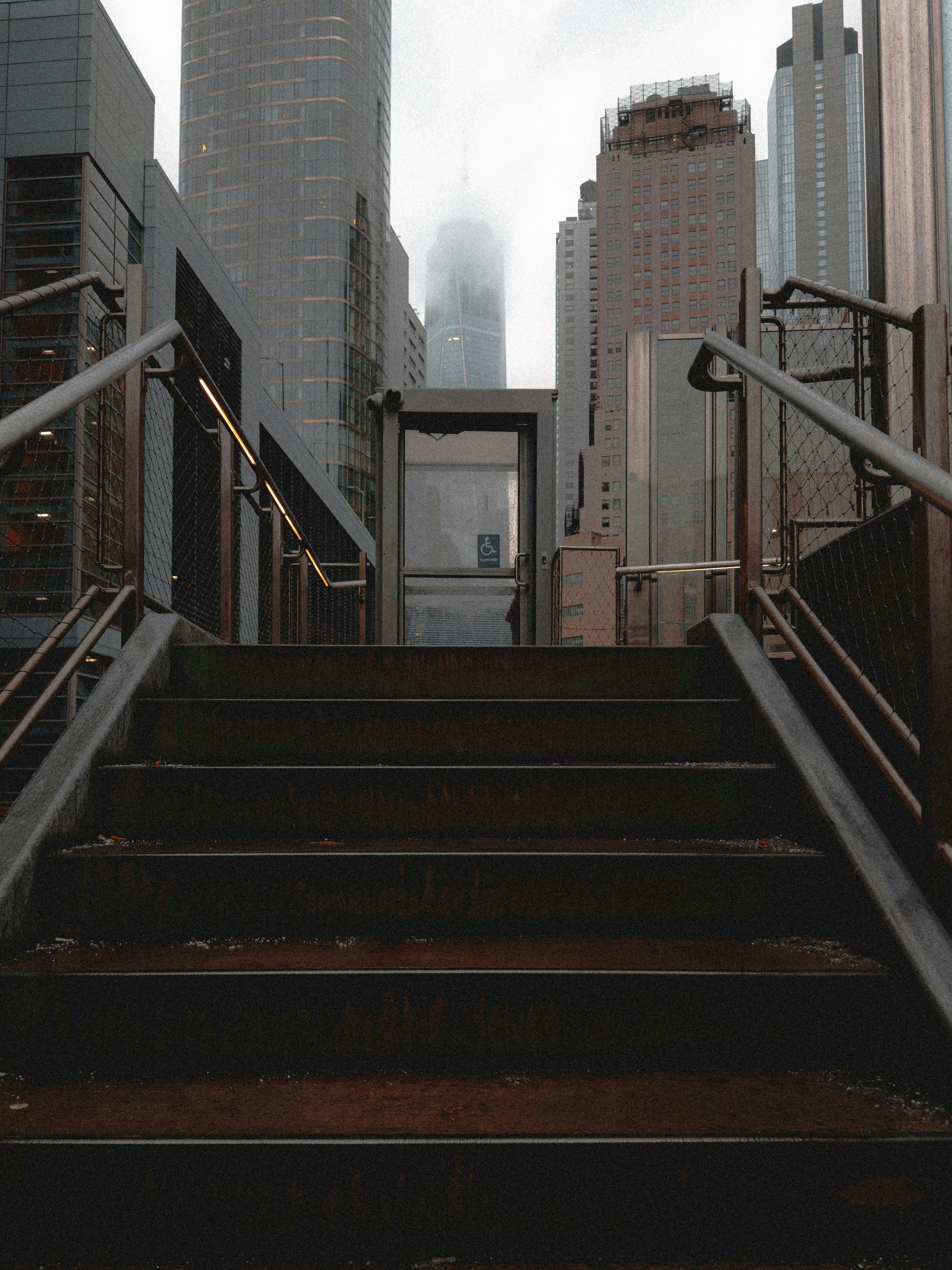 A set of stairs leading up to the top of a building photo – Free City ...