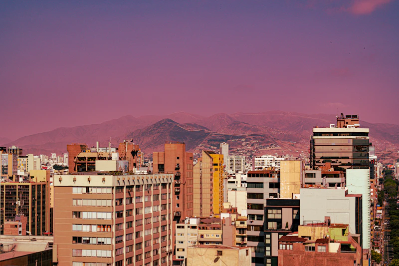 Vista de Lima con los cerros de fondo