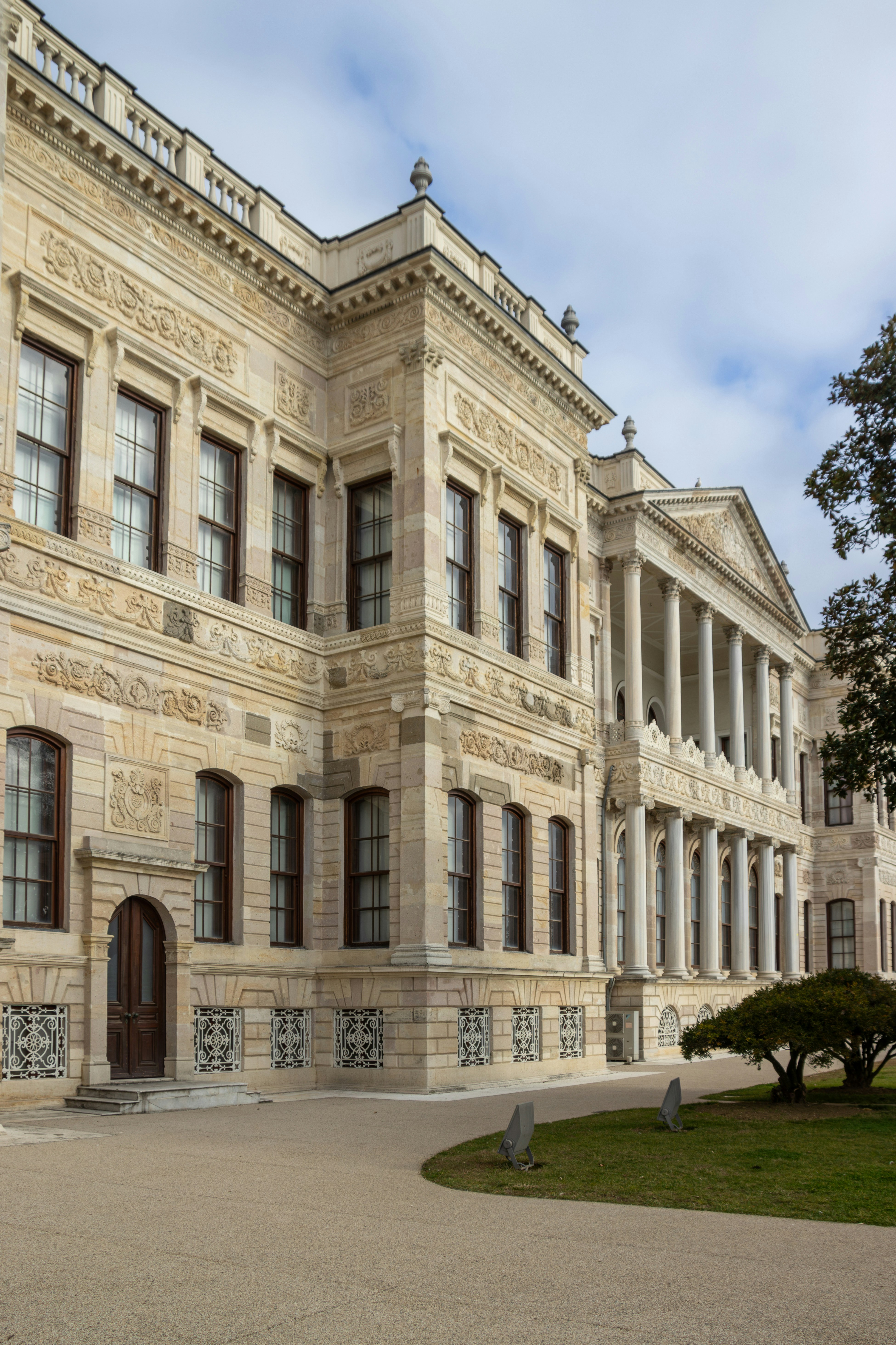 A large building with a lot of windows