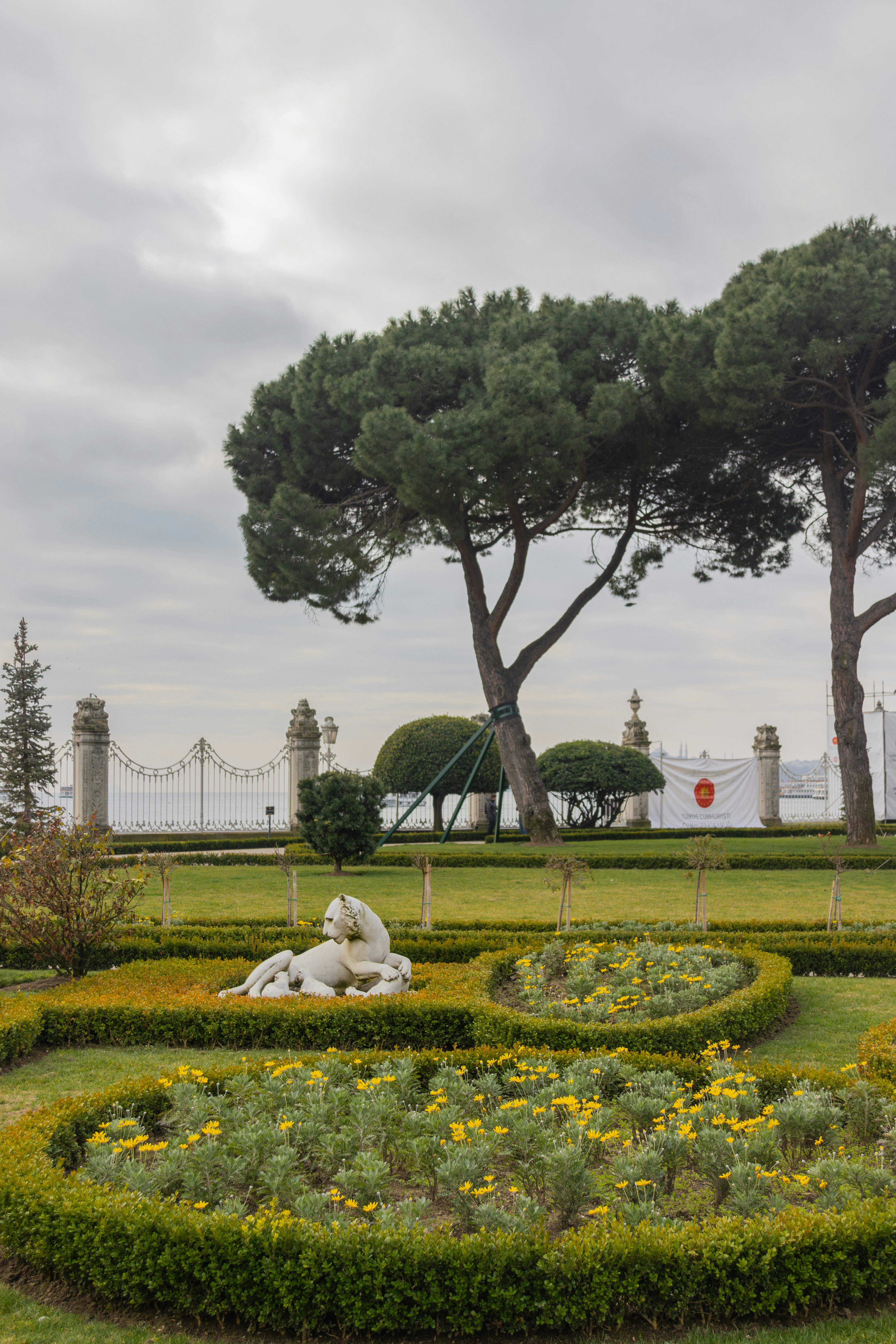 A circular garden with a statue in the middle of it