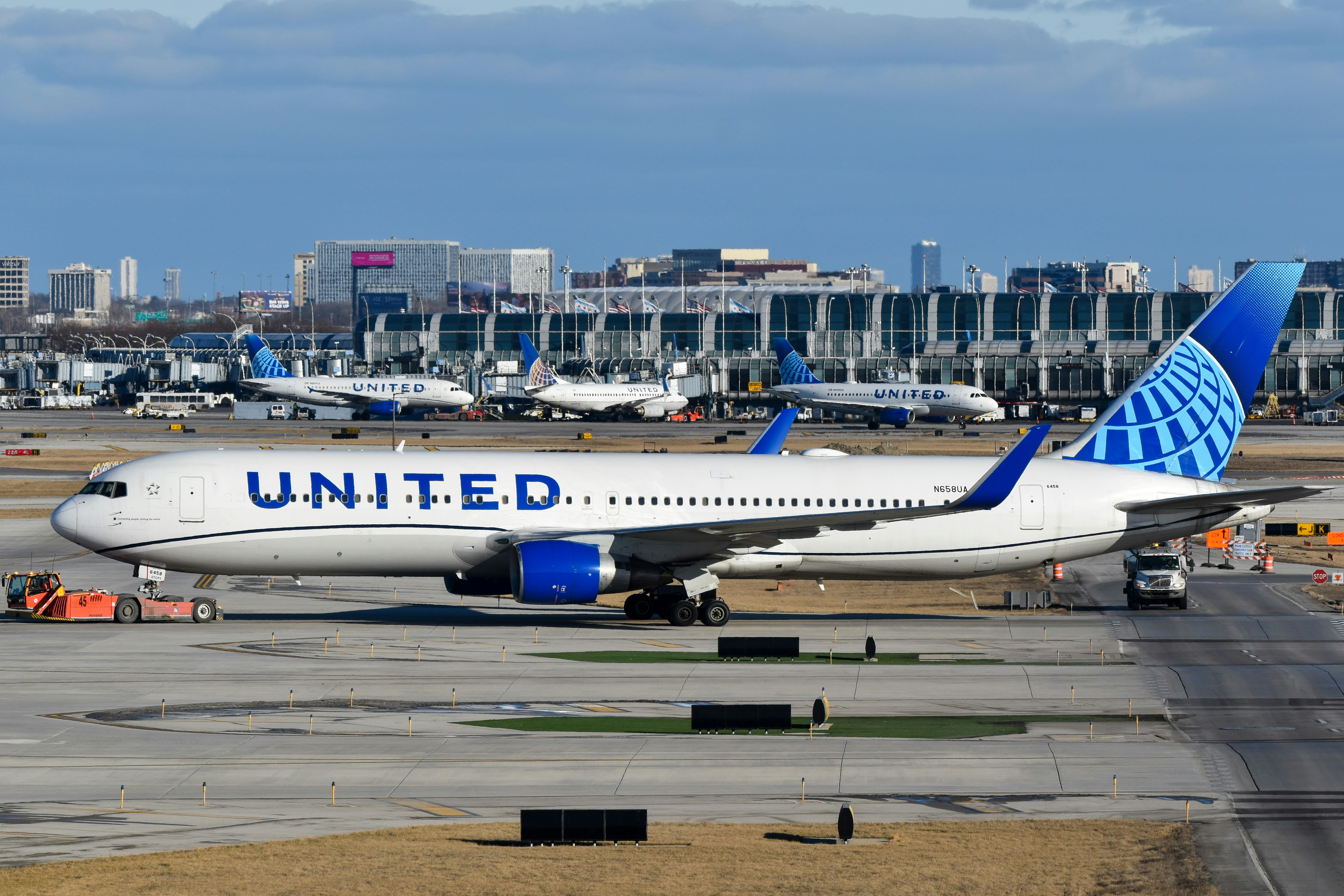 United Airlines pilot controversy ongoing 