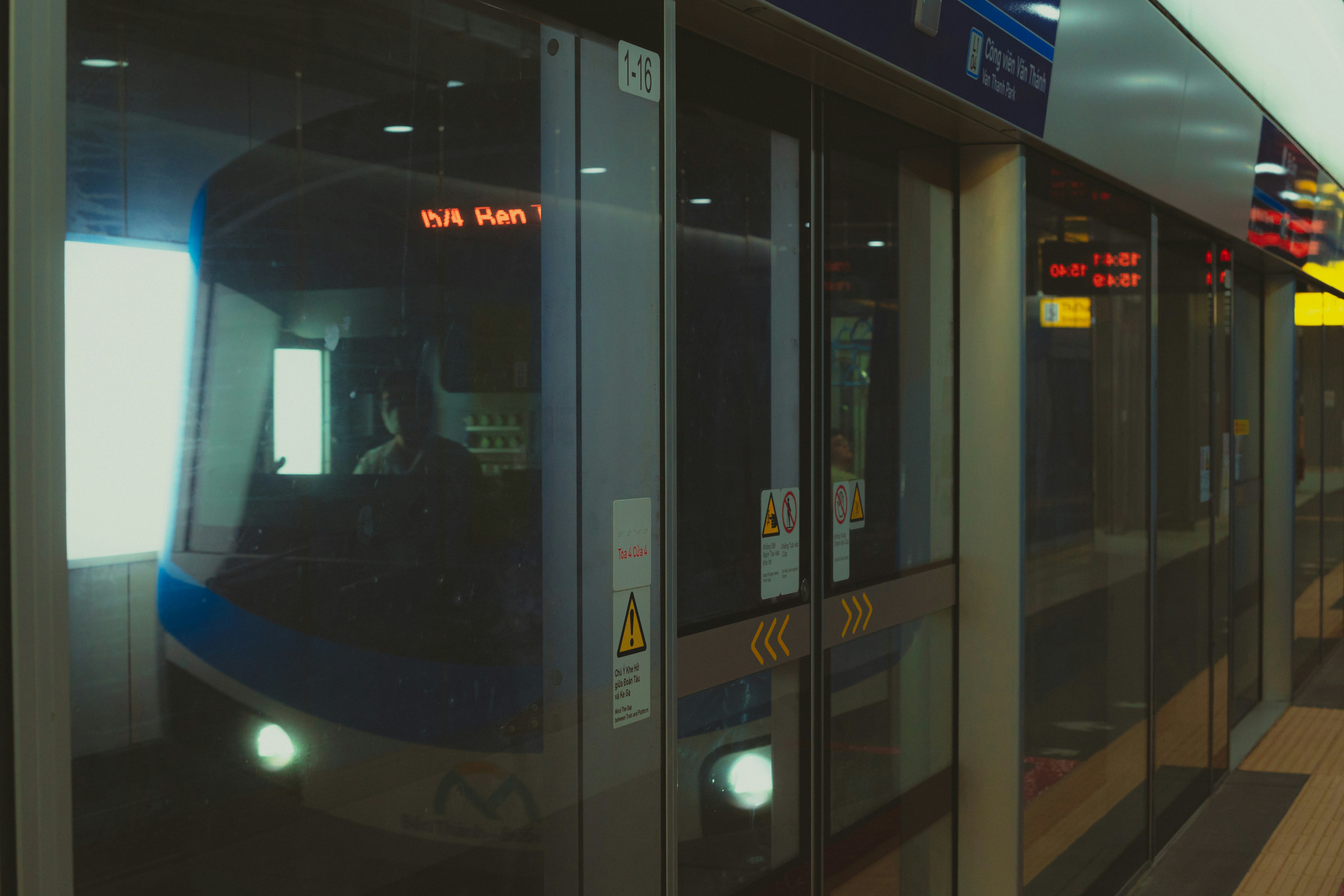 photo-1739595414786-99ce88a39596?ixid=M3