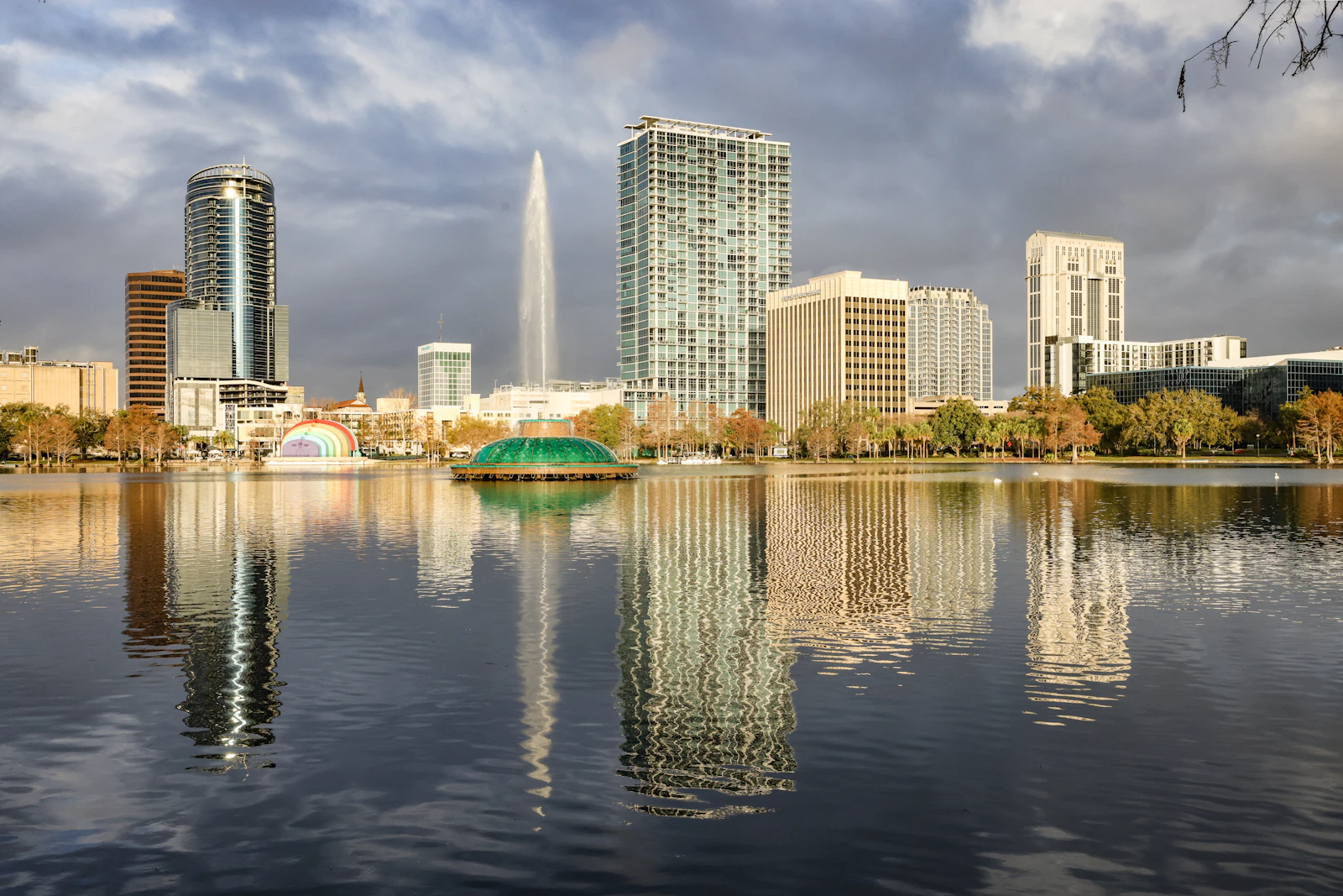 Orlando Florida real estate market with downtown Orlando and Lake Eola skyline