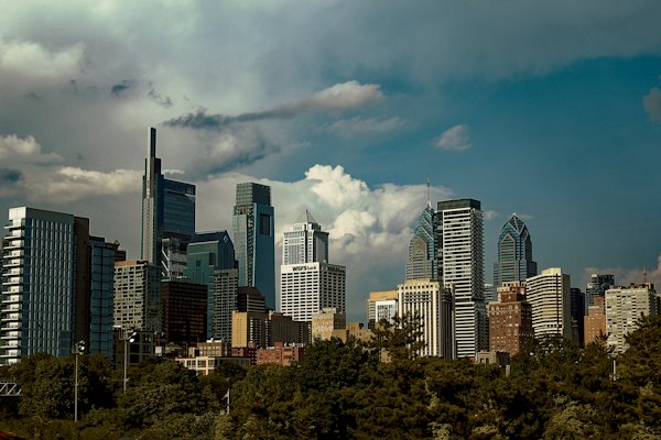 A view of a city skyline with clouds in the sky — Philadelphia, United States