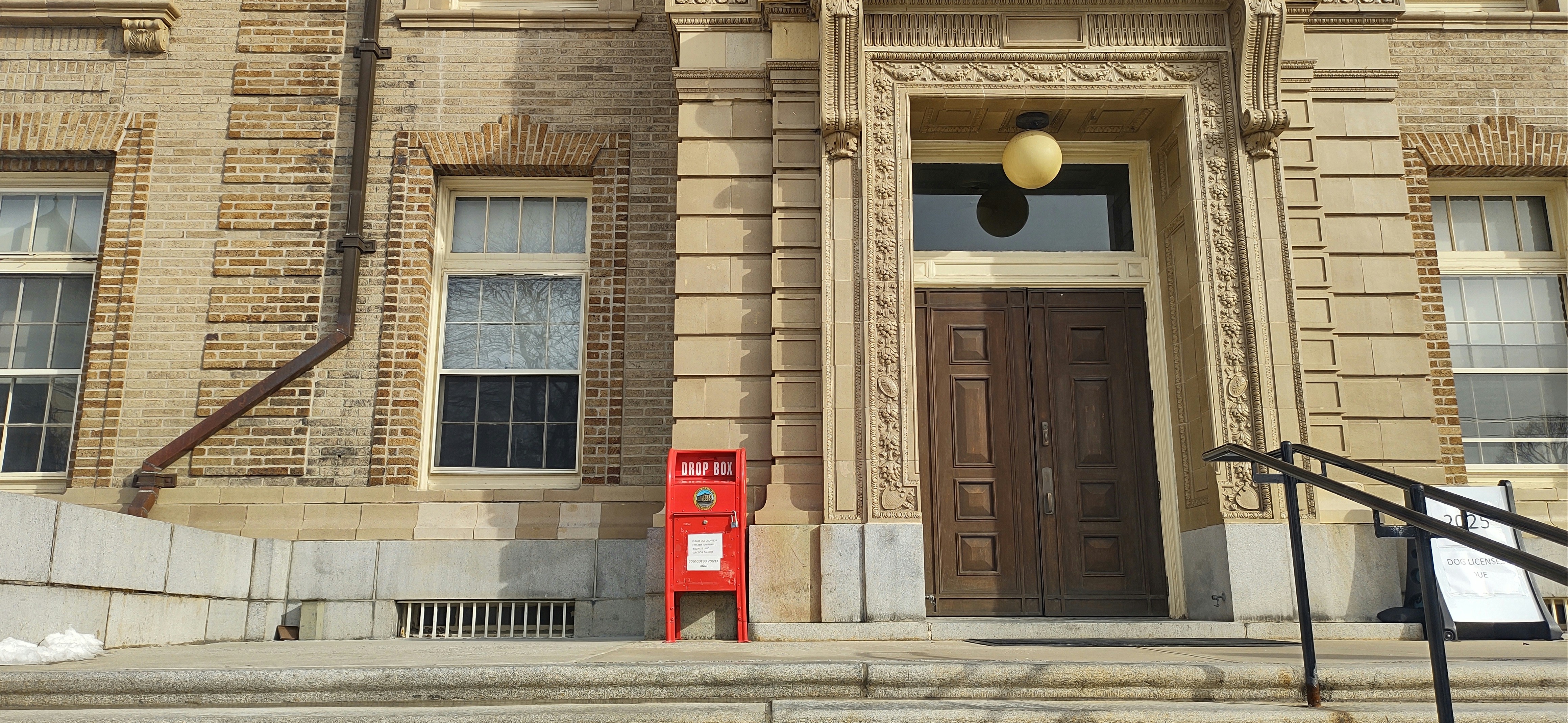 Raymond Post Office