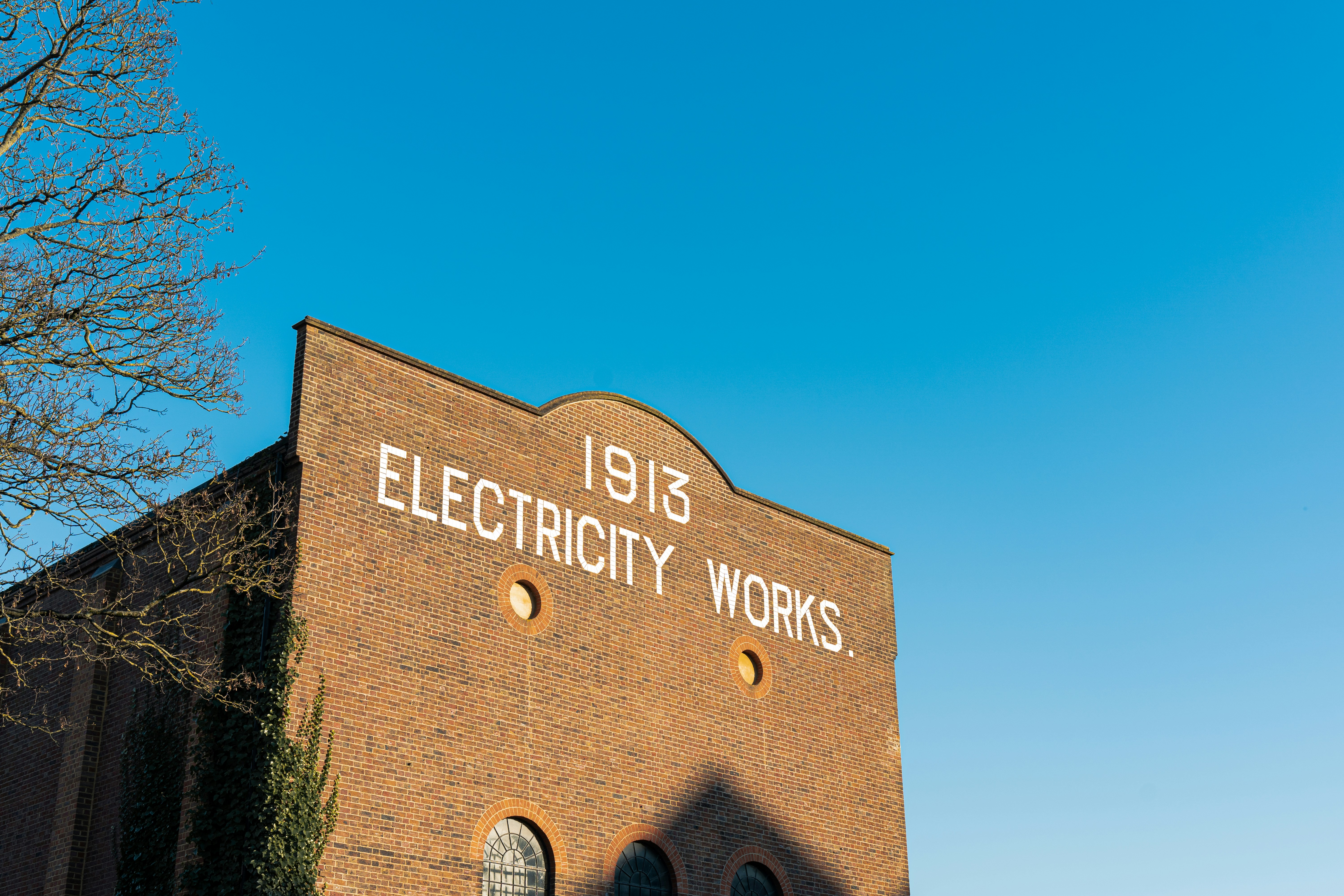 sms electricien - Photo by Min(Felix) Xu on Unsplash