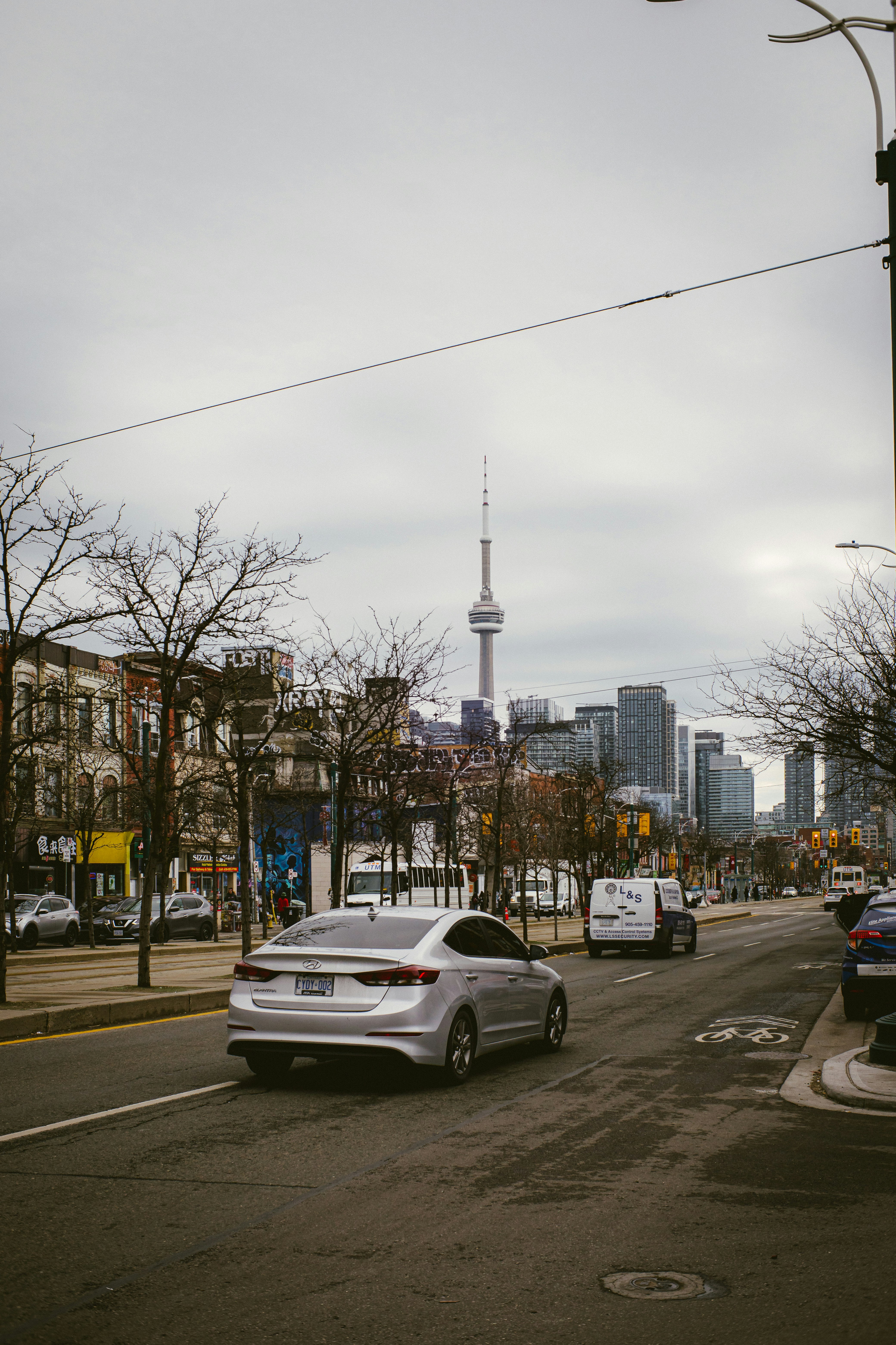 A city street filled with lots of traffic next to tall buildings