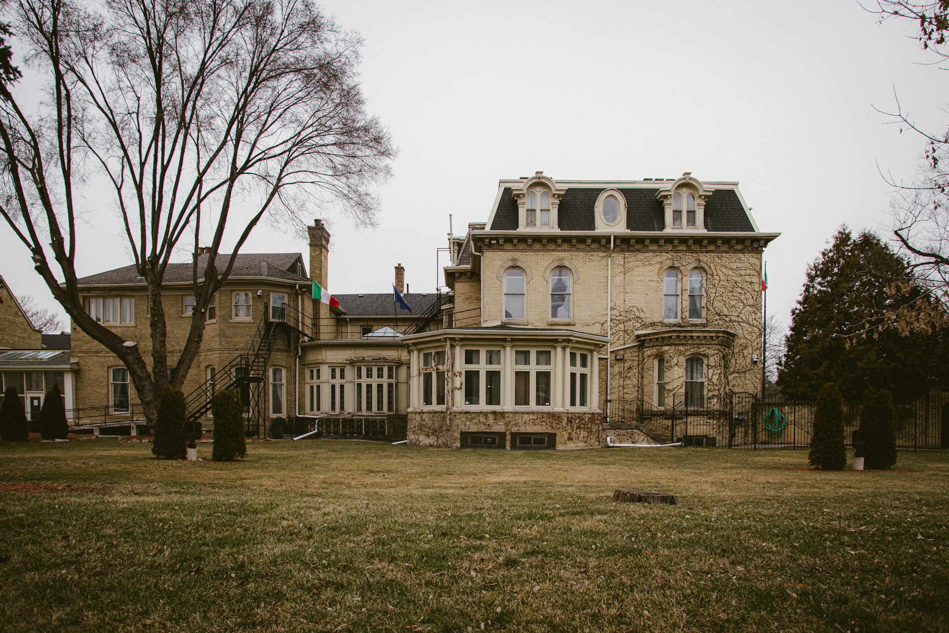 A large house sitting in the middle of a field
