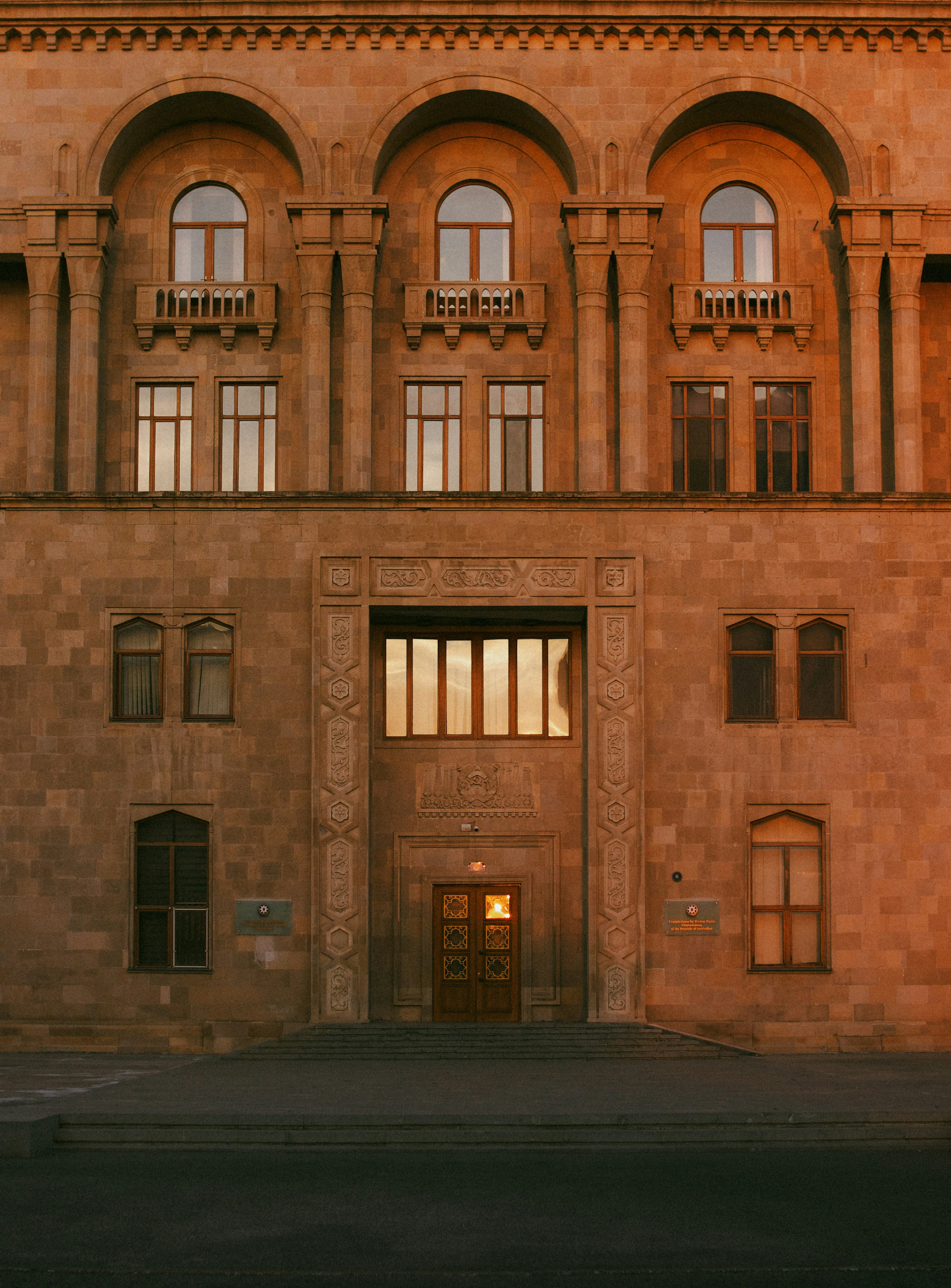 A large building with a lot of windows