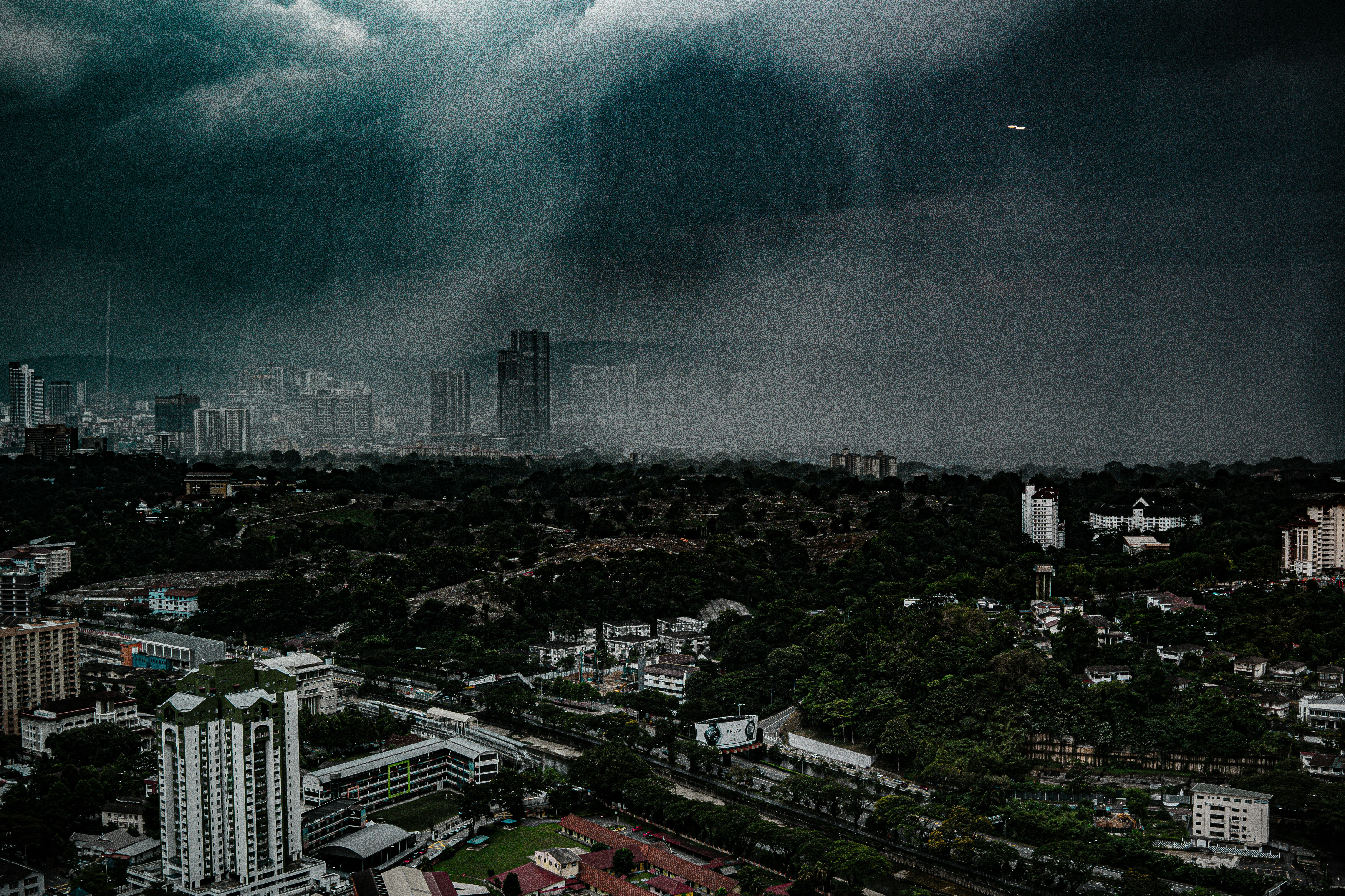 hurricane approaching Florida - Miami homeowners insurance rates