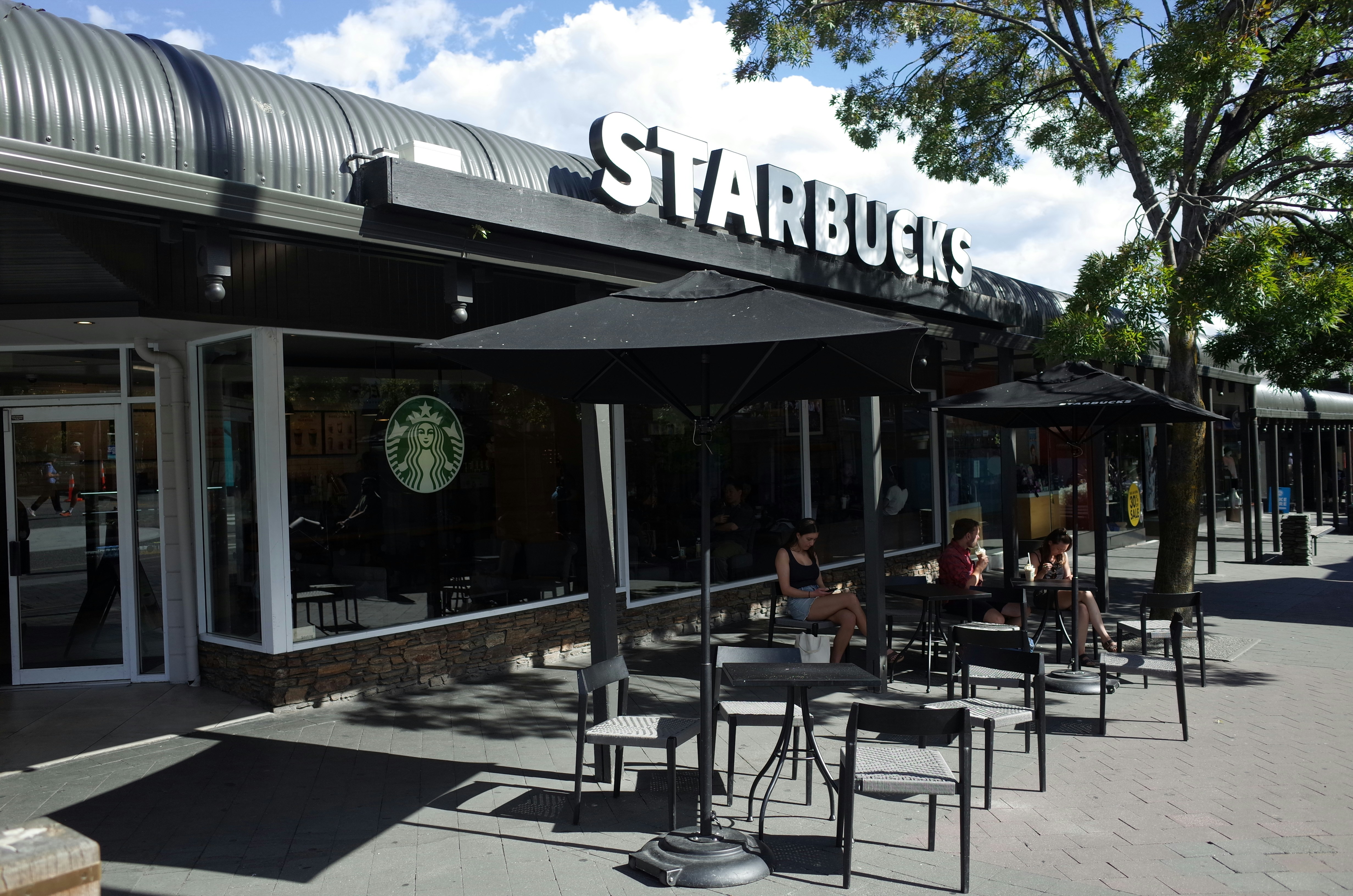 More than 100 lawmakers push Starbucks to resume union negotiations