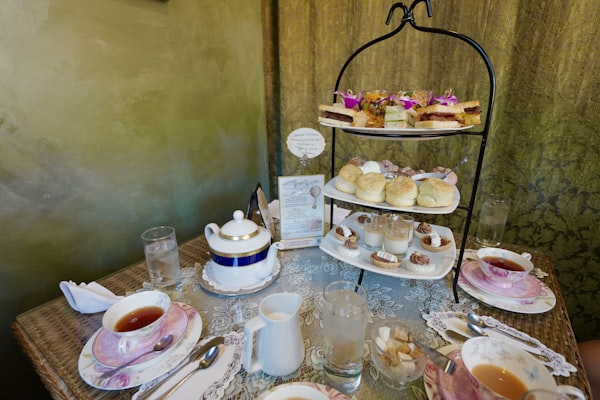 Etagère met patisserie