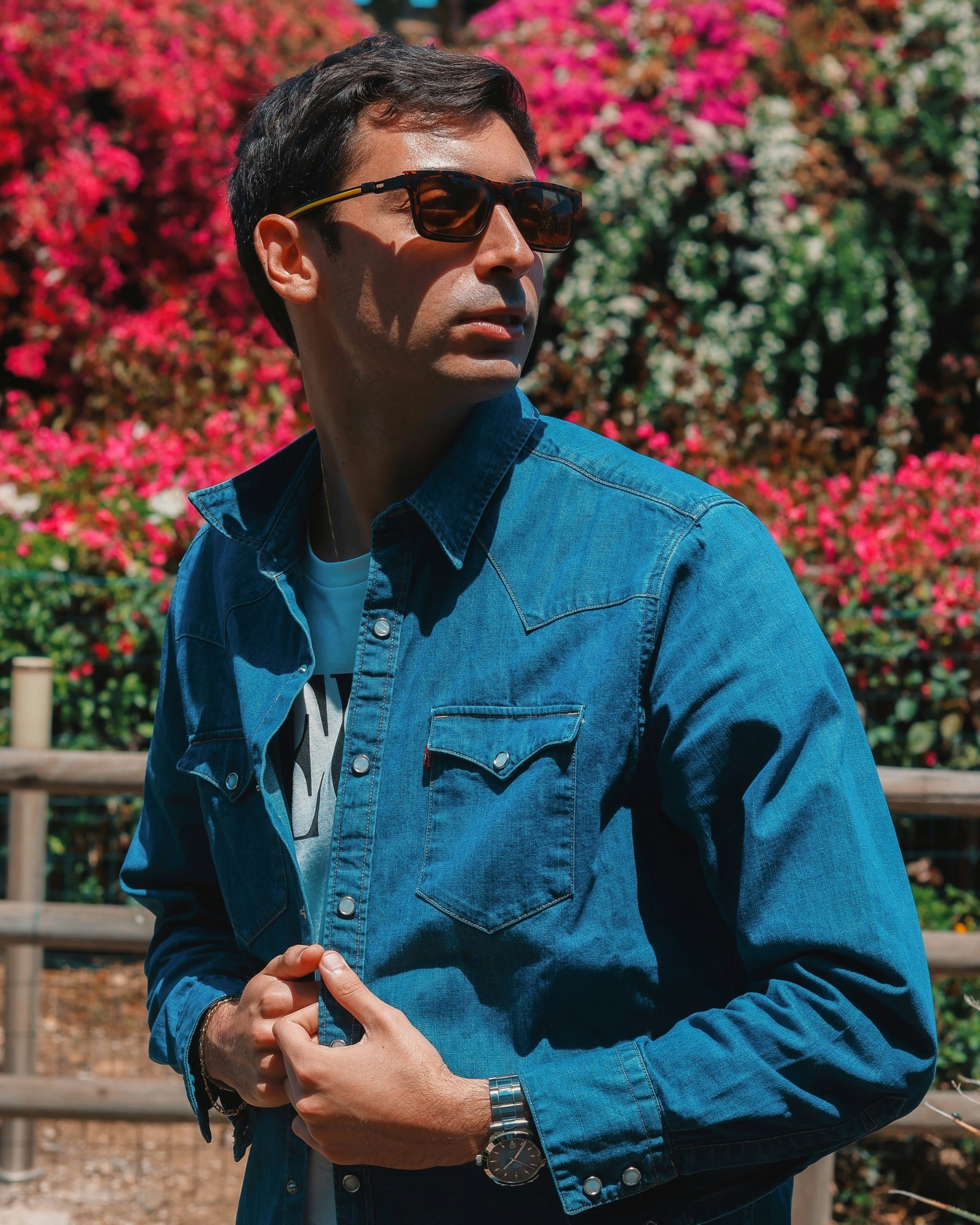 A man wearing sunglasses standing in front of flowers photo – Free Blue ...