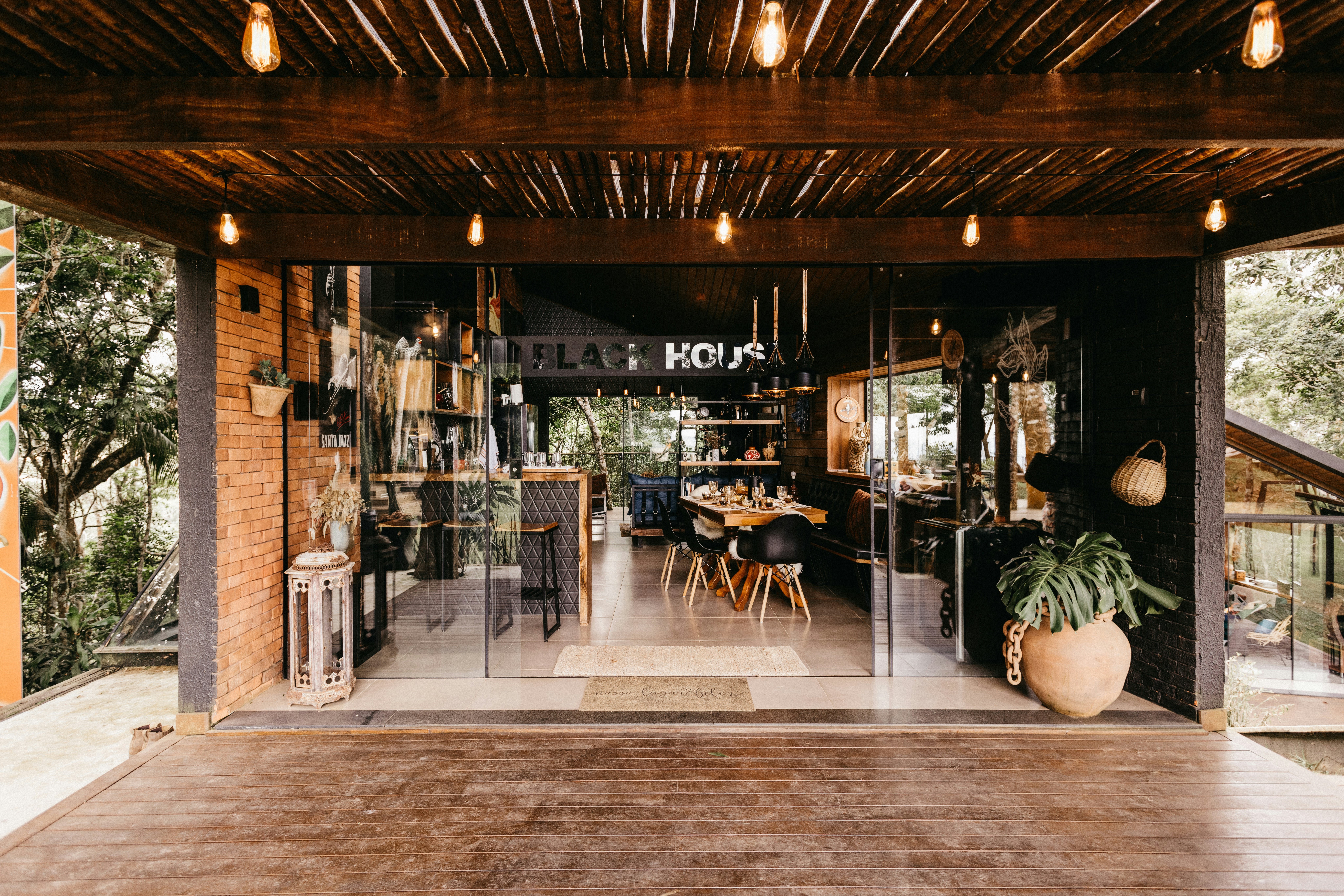 Photo by jonathanborba