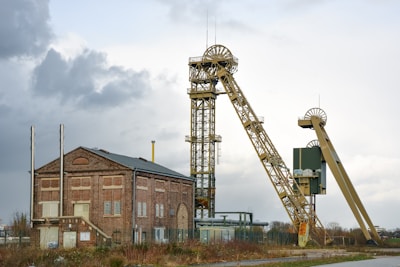 A large crane sitting next to a building
