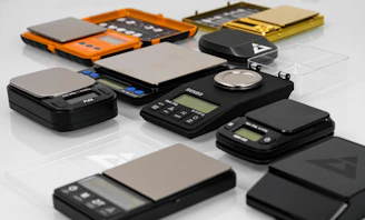 A group of electronic devices sitting on top of a table