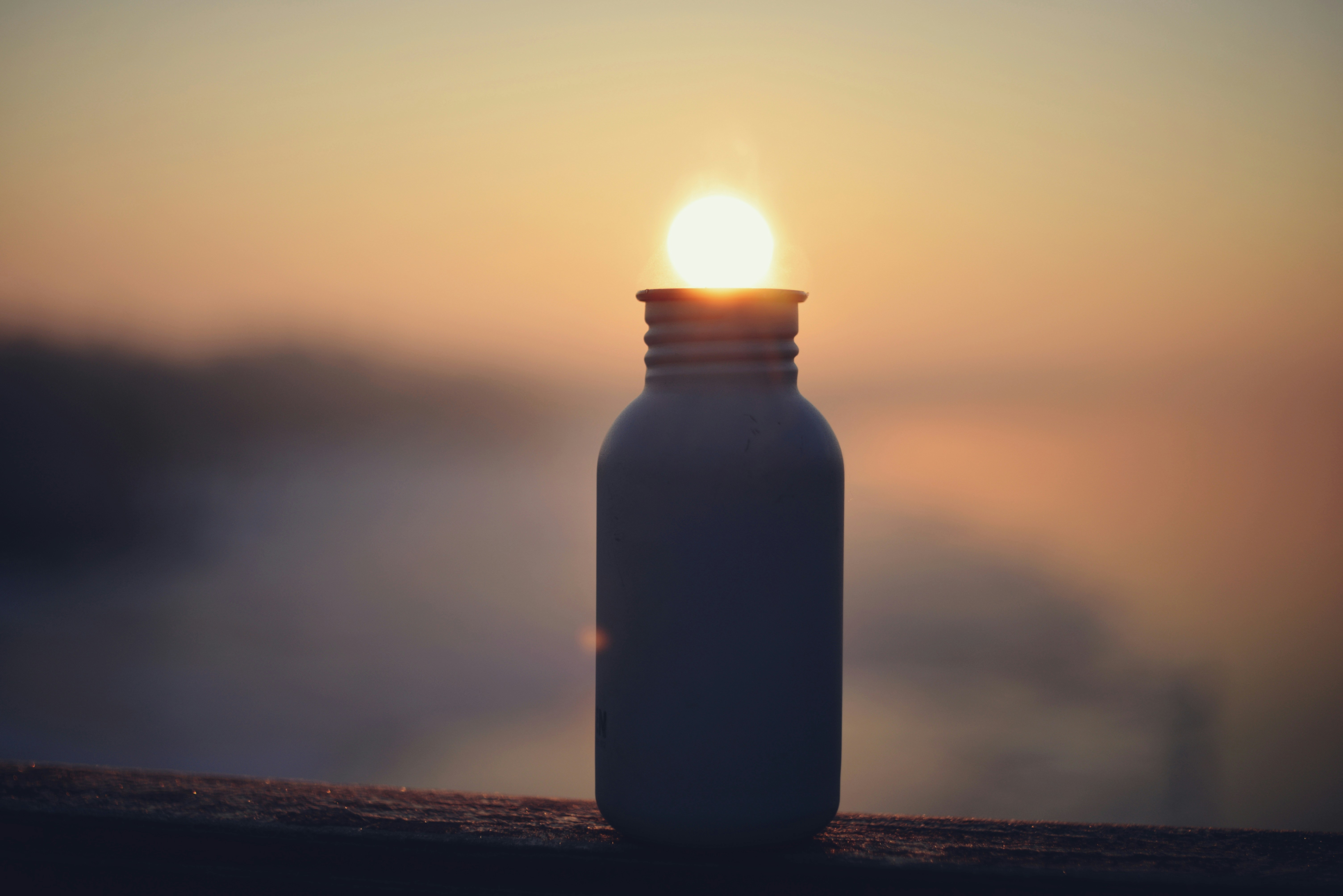 photo 1740210986302 5ca8d73f52e5?crop=entropy&cs=tinysrgb&fit=max&fm=jpg&ixid=M3w1MjQ0NjR8MHwxfHNlYXJjaHw4fHxTdW5zY3JlZW4lMjBib3R0bGV8ZW58MHwwfHx8MTc1MTM5MjE0OHww&ixlib=rb 4.1