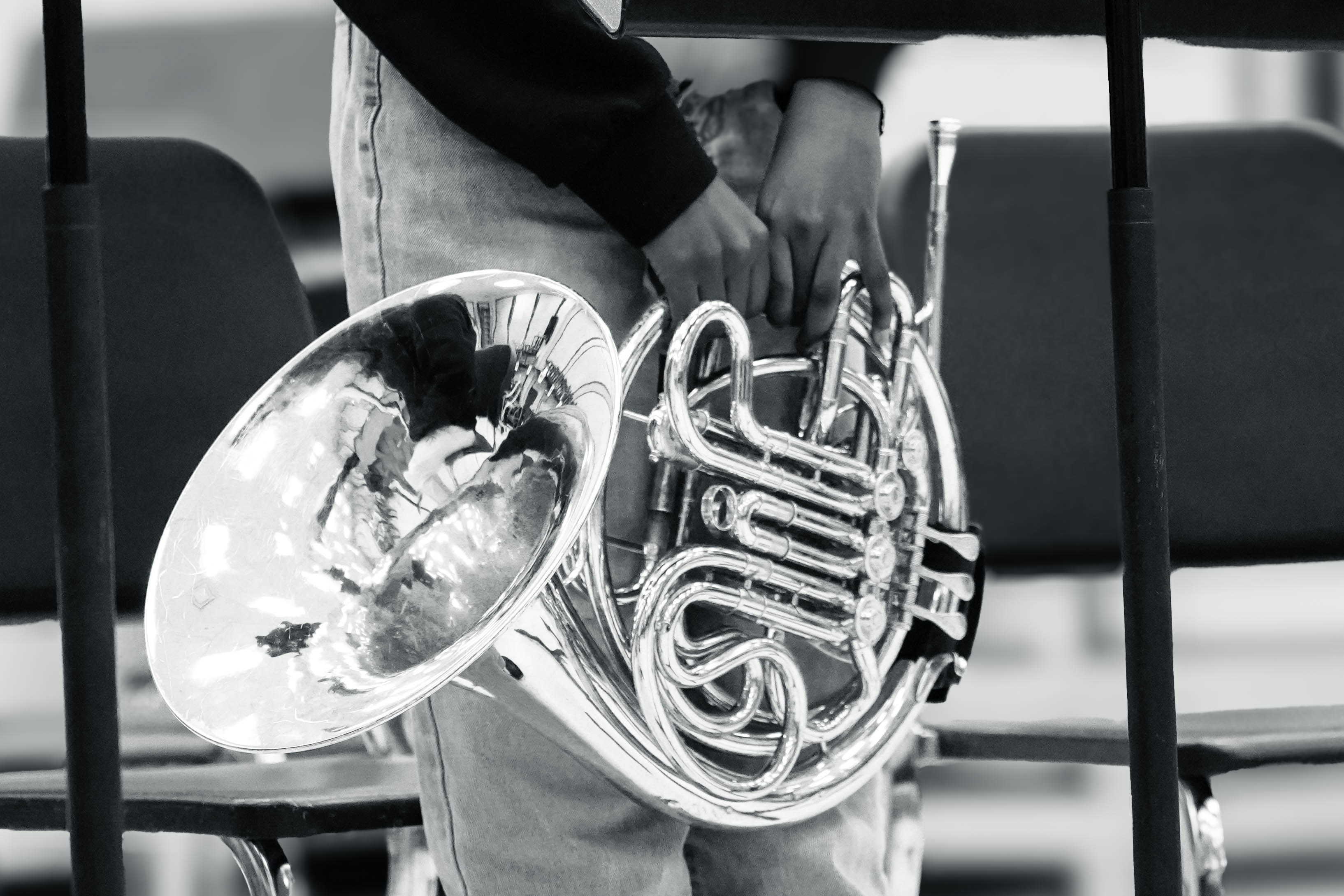 A black and white photo of a french horn