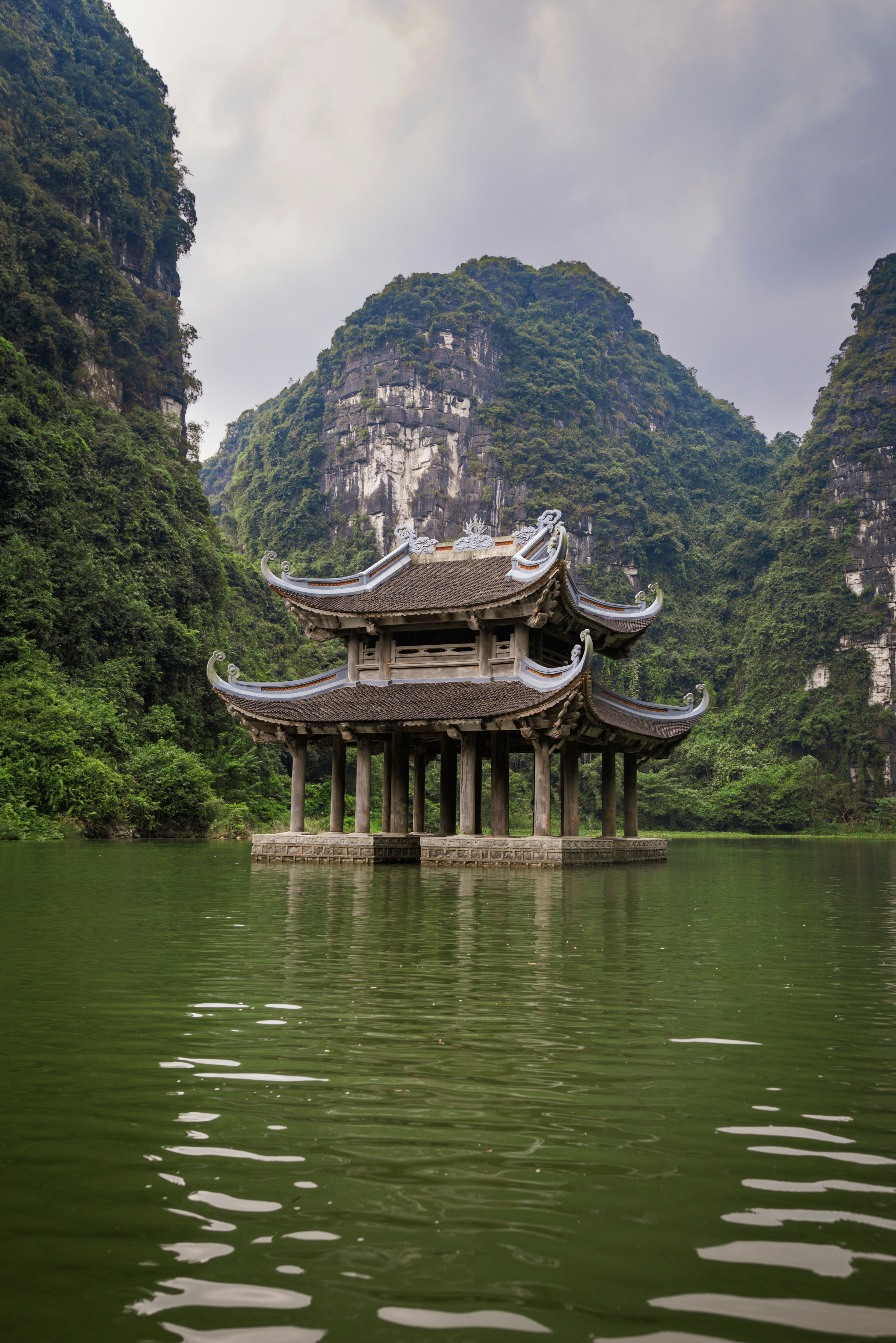 The Food Scene: From Street Eats to Highland Specialties