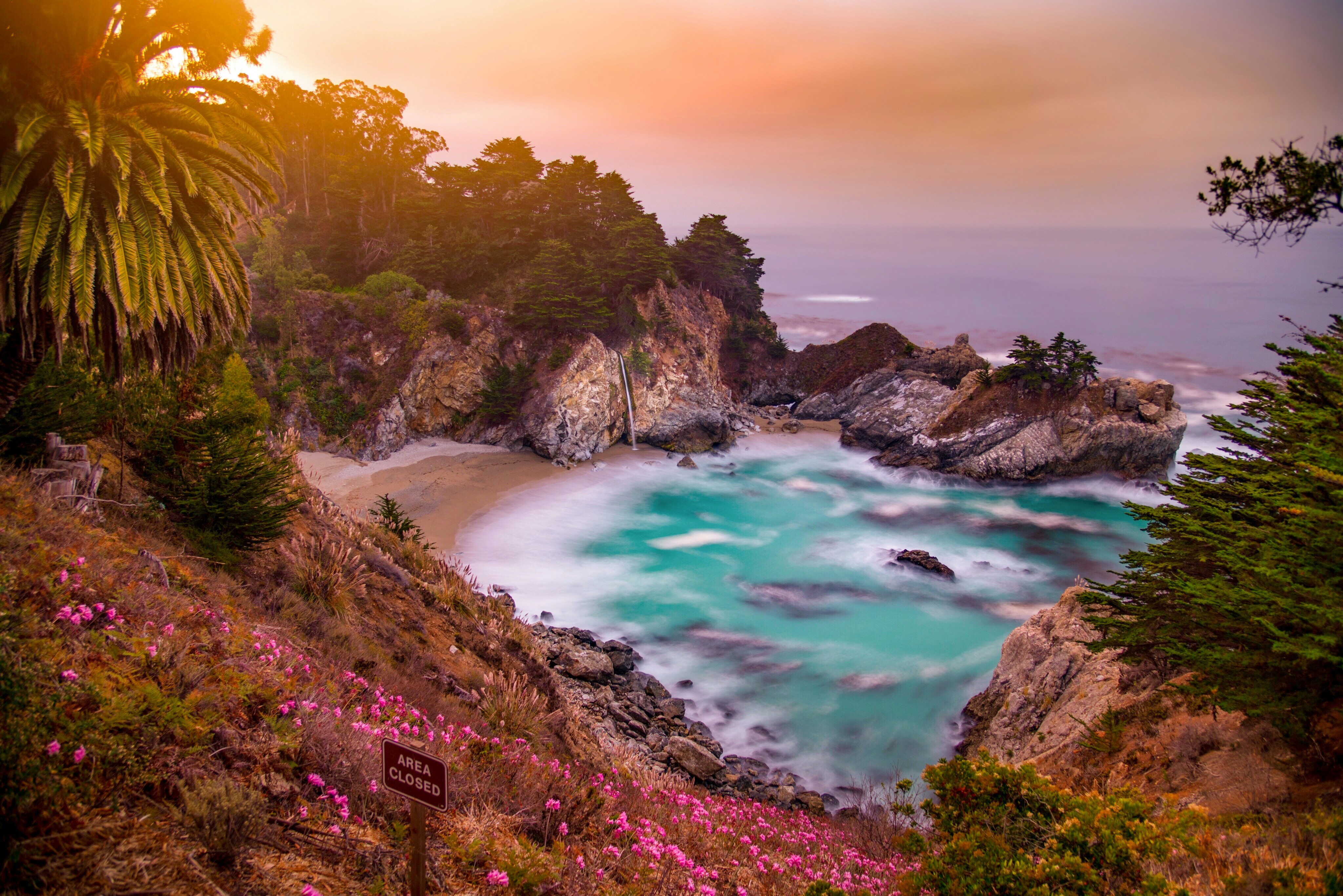 A view of the ocean from a cliff