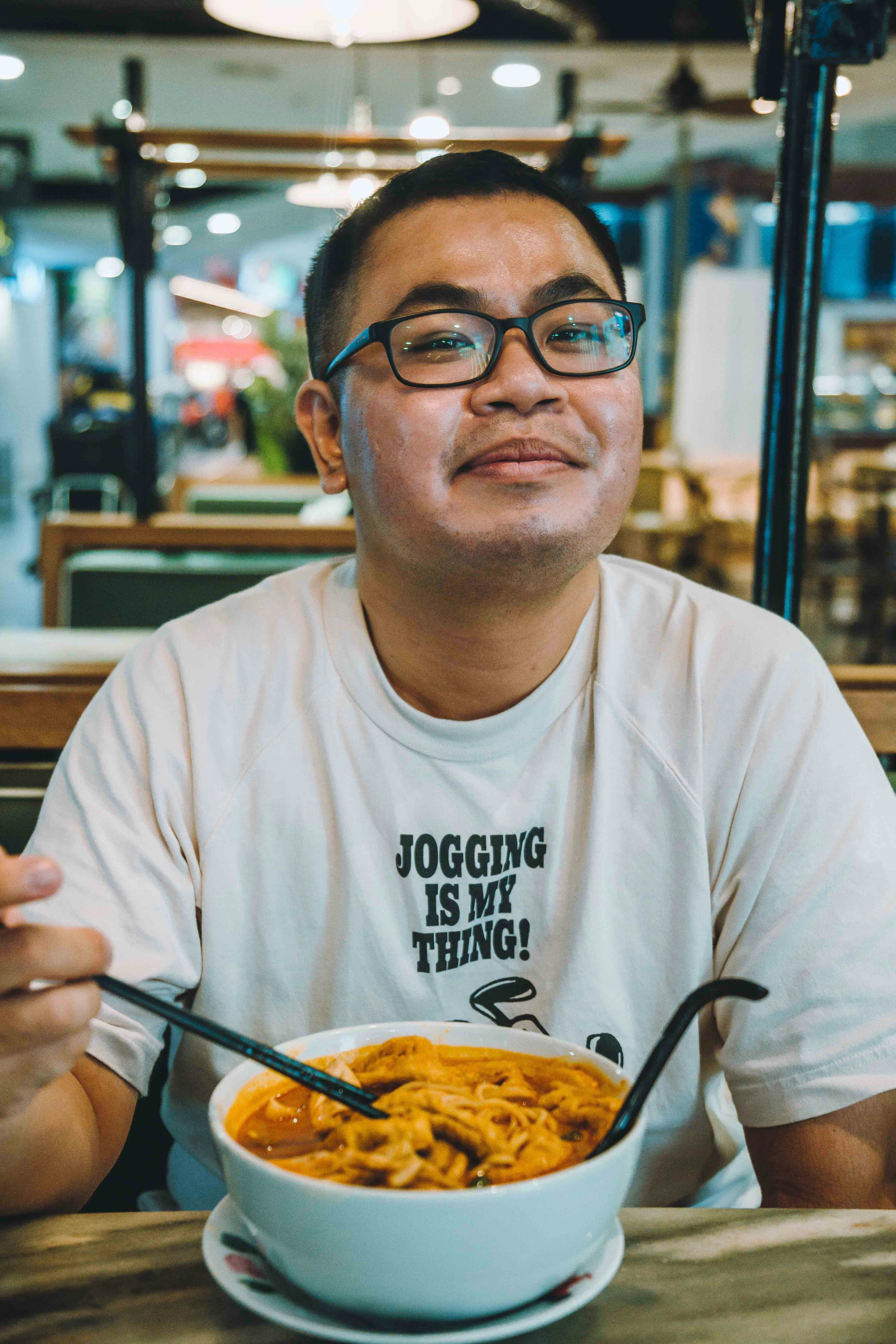 gray computer monitor