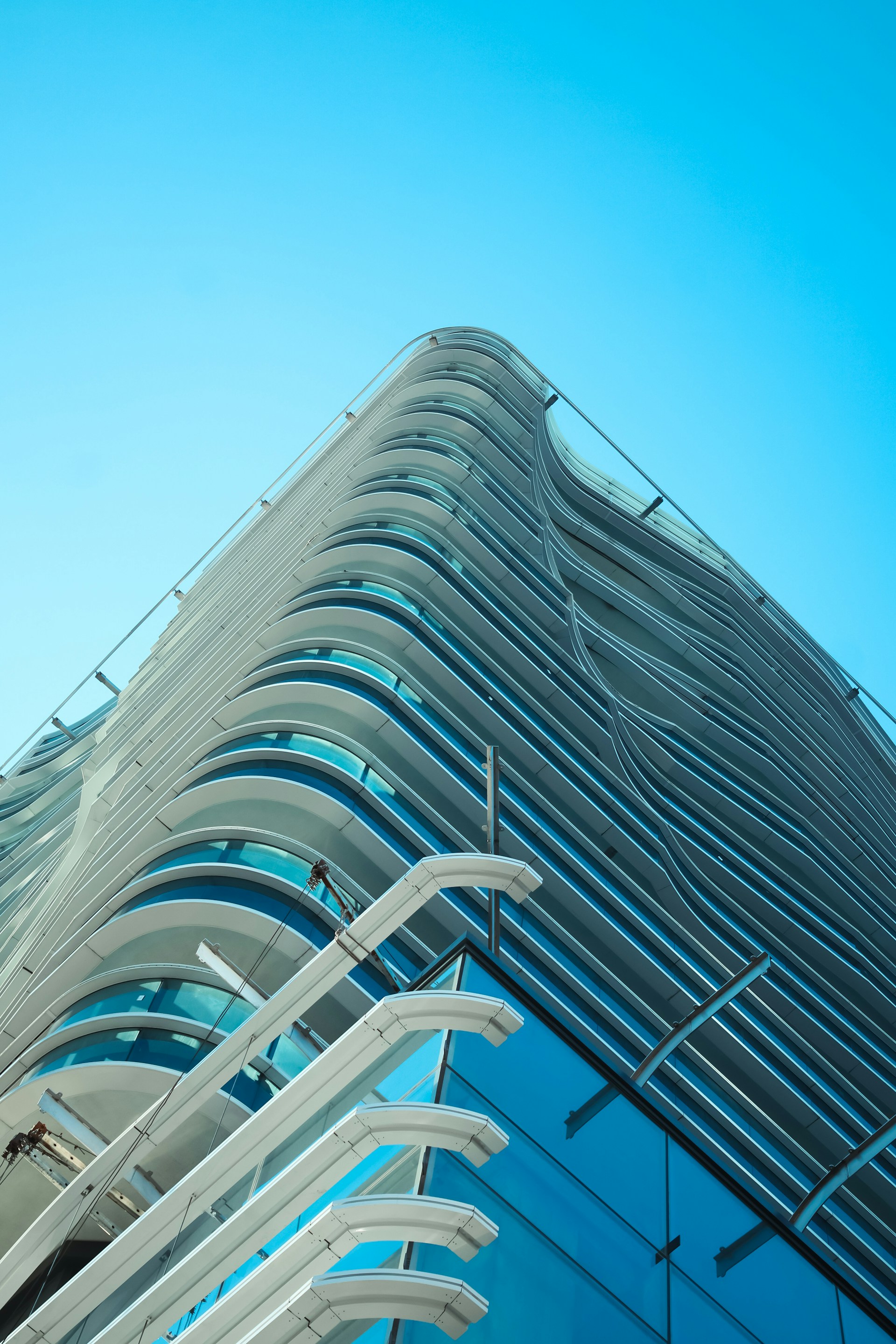 A very tall building with a lot of windows