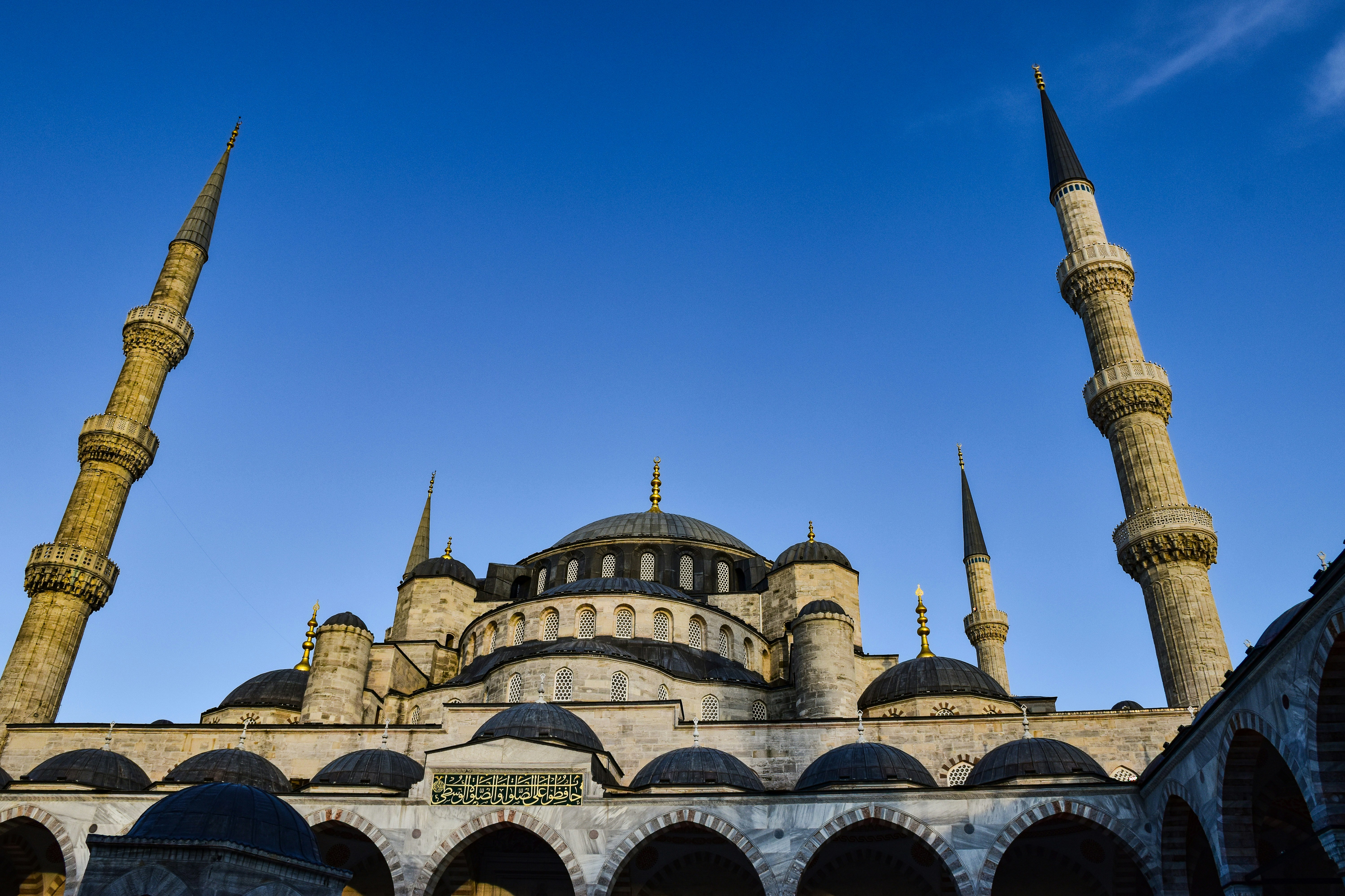 A picture of a building that looks like a mosque photo – Free İstanbul ...
